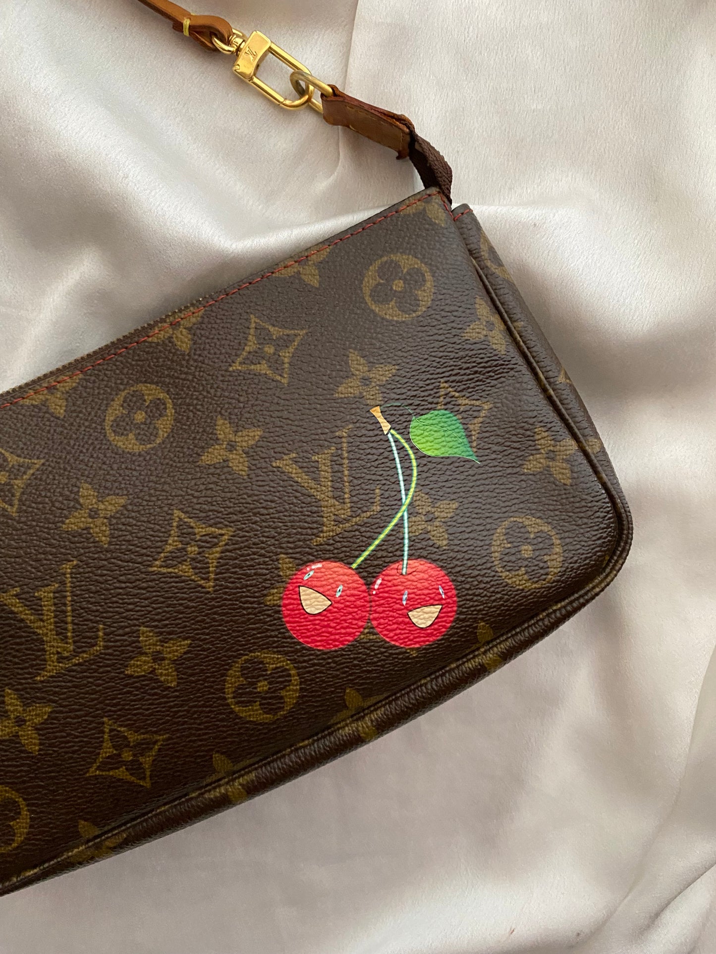 Louis Vuitton pouch accessoire cerises