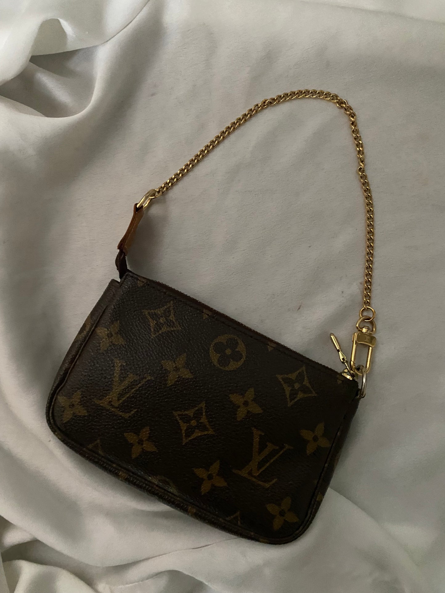 Louis Vuitton mini clutch bag accessoire ed. Trunks &amp; Bags Limited