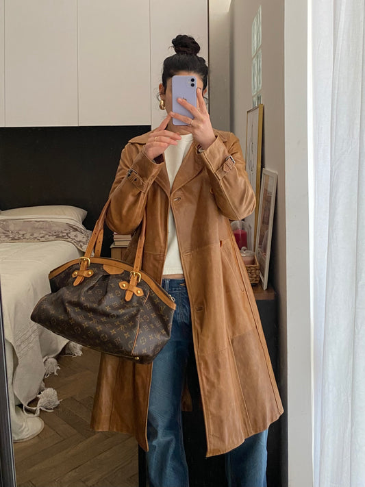 Tailored trench coat in genuine leather