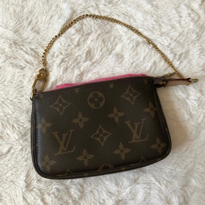 Louis Vuitton mini pochette accessoire monogram excellent condition