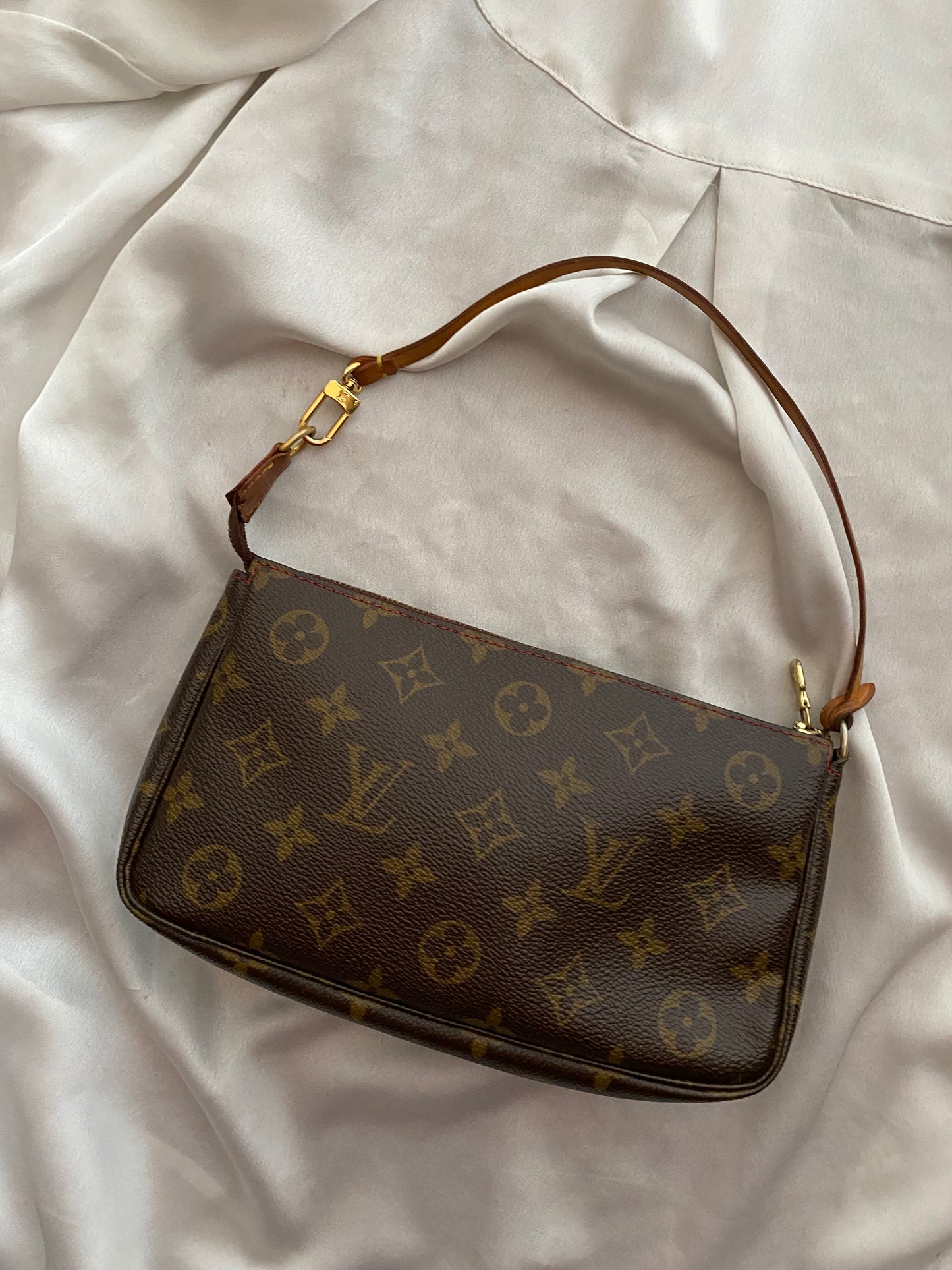 Louis Vuitton pouch accessoire cerises