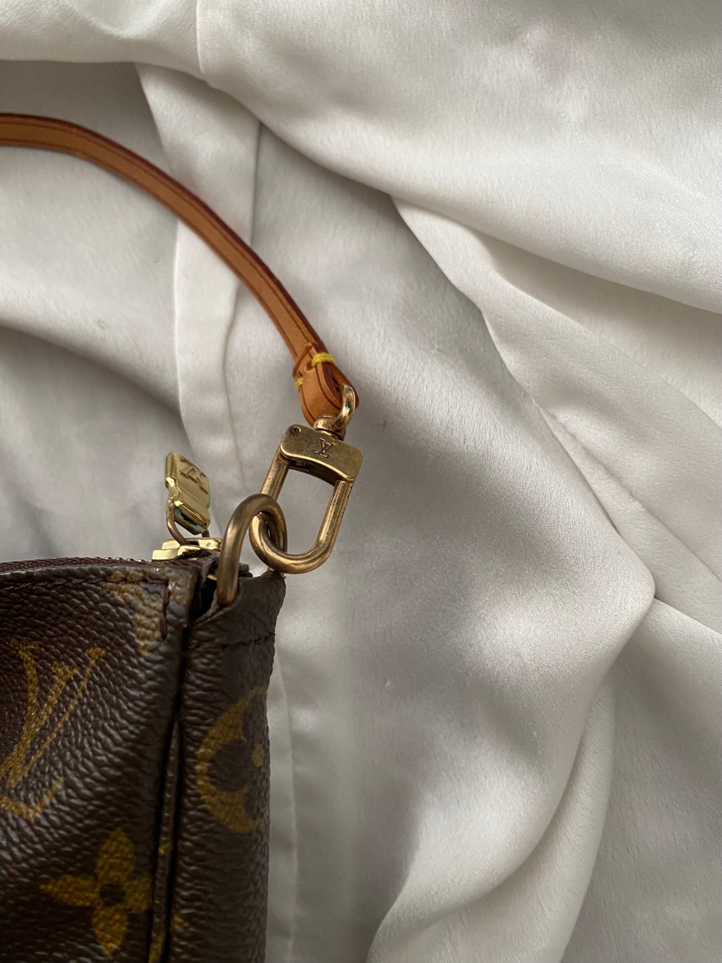 Louis Vuitton pochette accessoire ottime condizioni