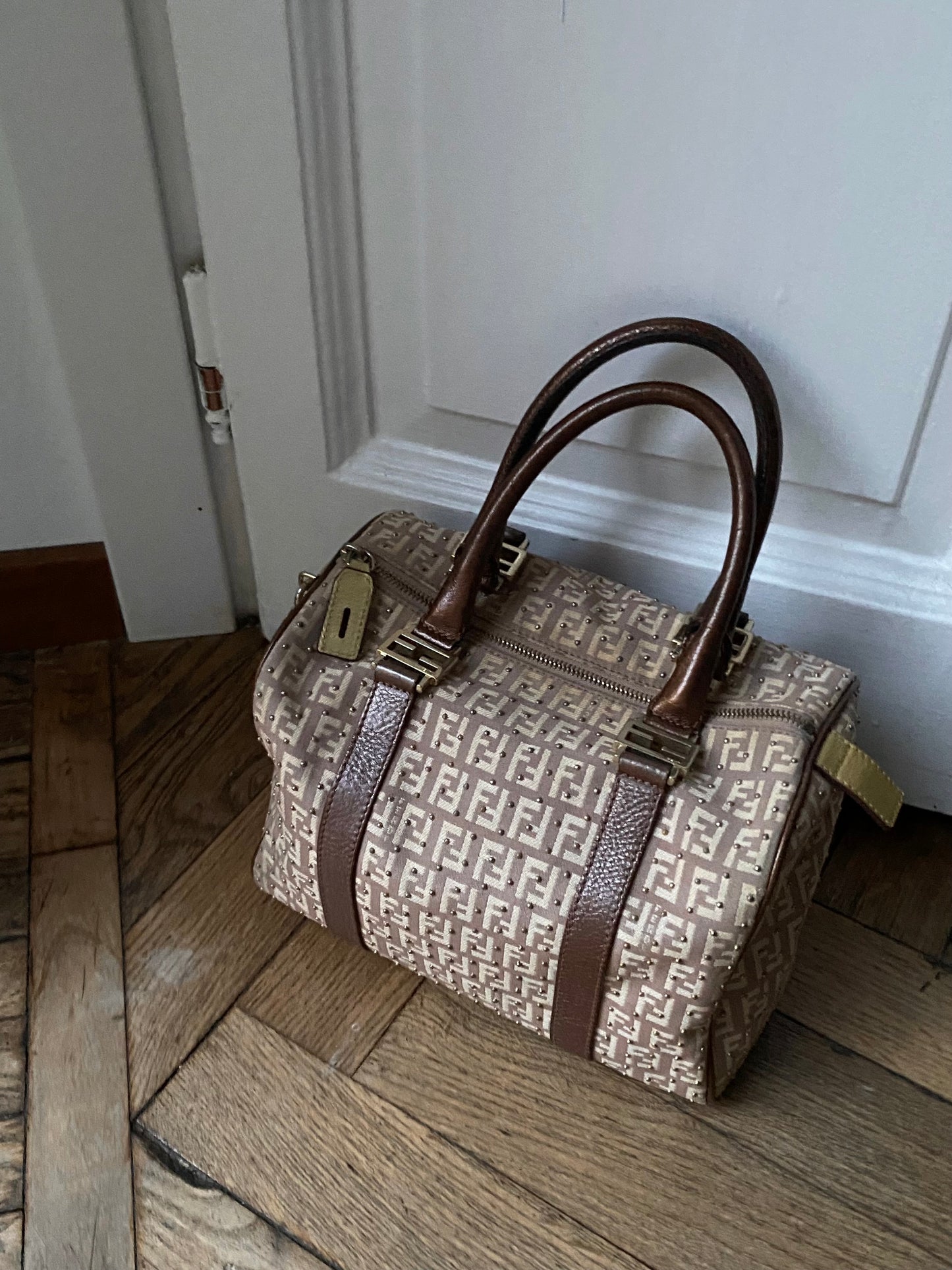 Fendi bauletto forever studs monogram zucchino cipria
