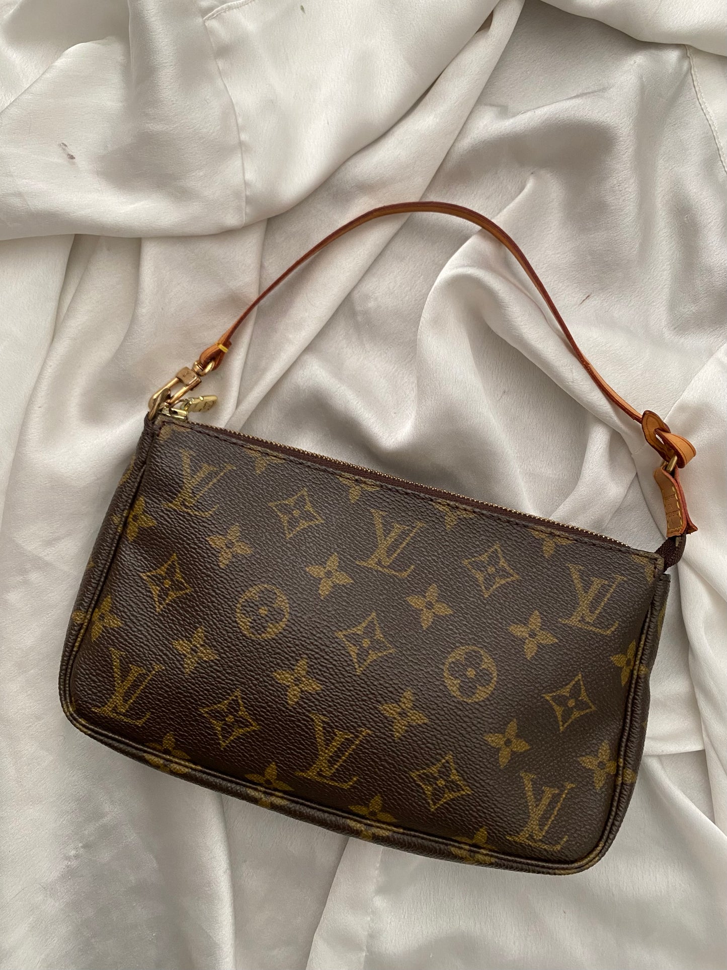 Louis Vuitton pochette accessoire ottime condizioni