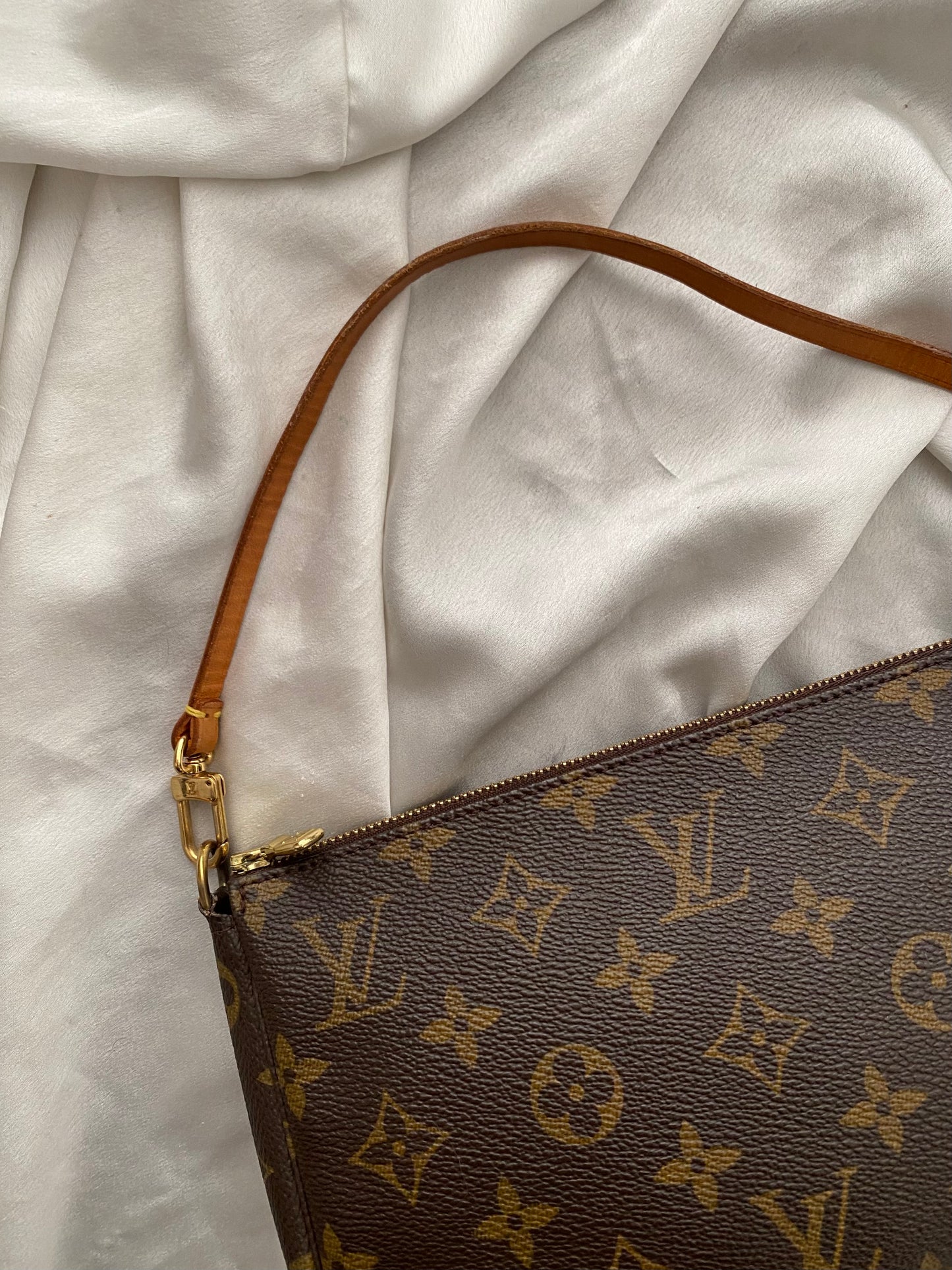 Louis Vuitton pochette accessoire monogram miele