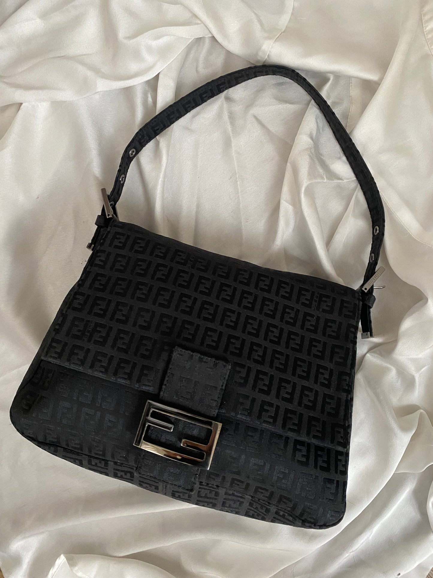 Fendi mom baguette zucchini black