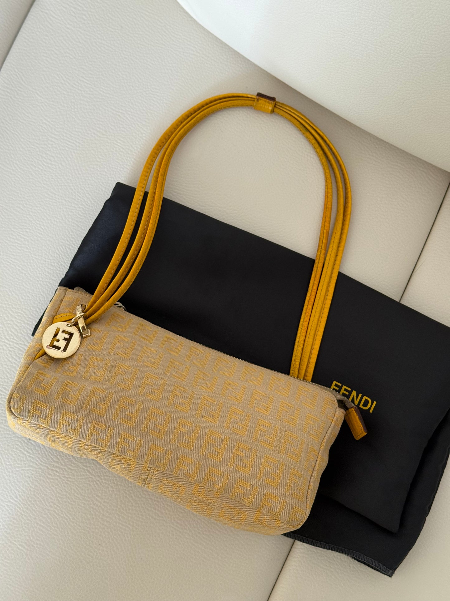 Fendi pochette gold charm triplo manico giallo e beige