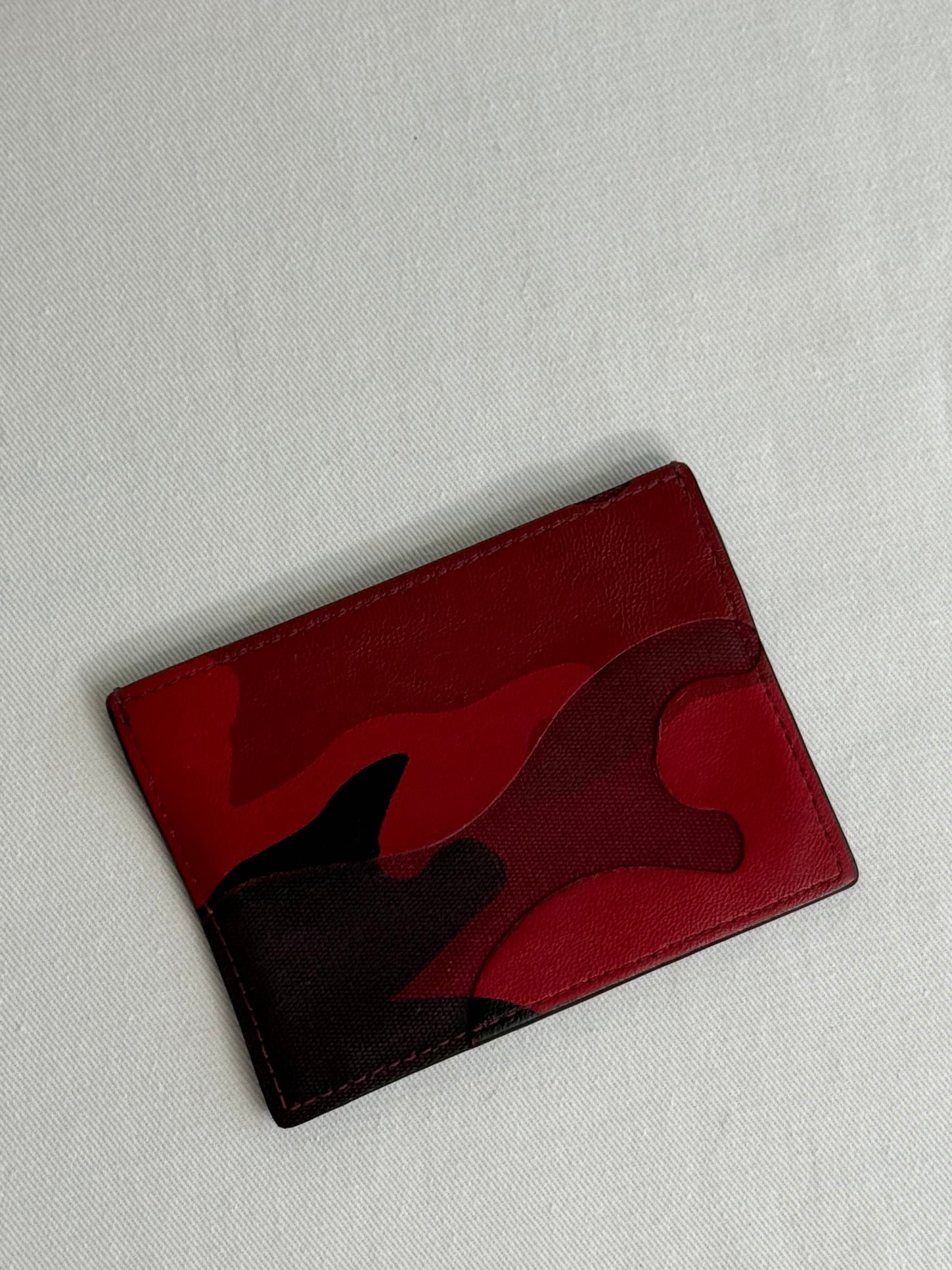 Valentino portacarte camouflage red