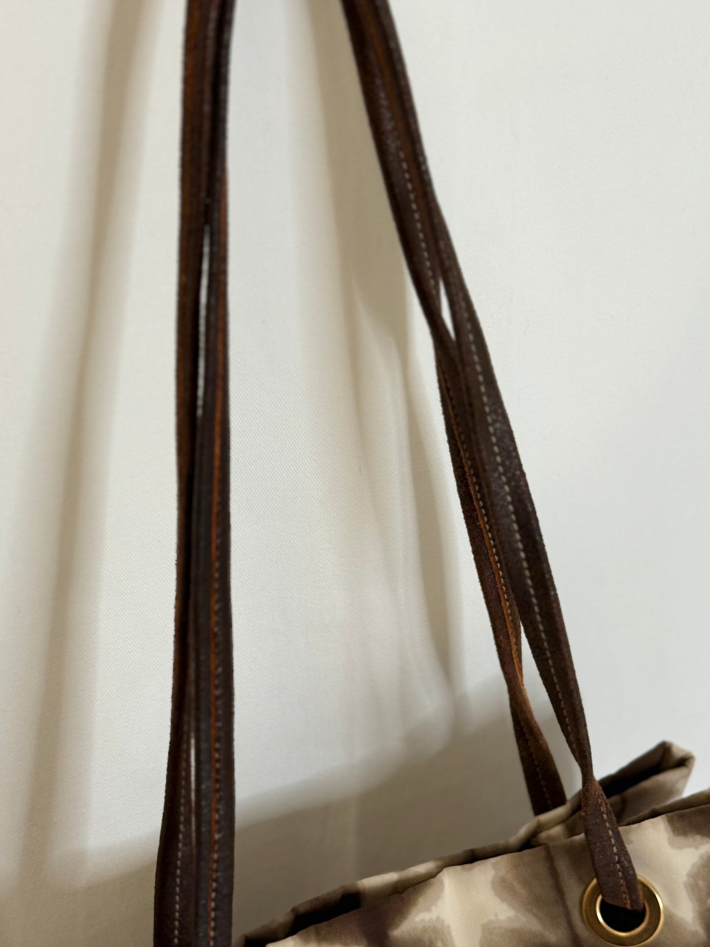 Prada shopping tote stars