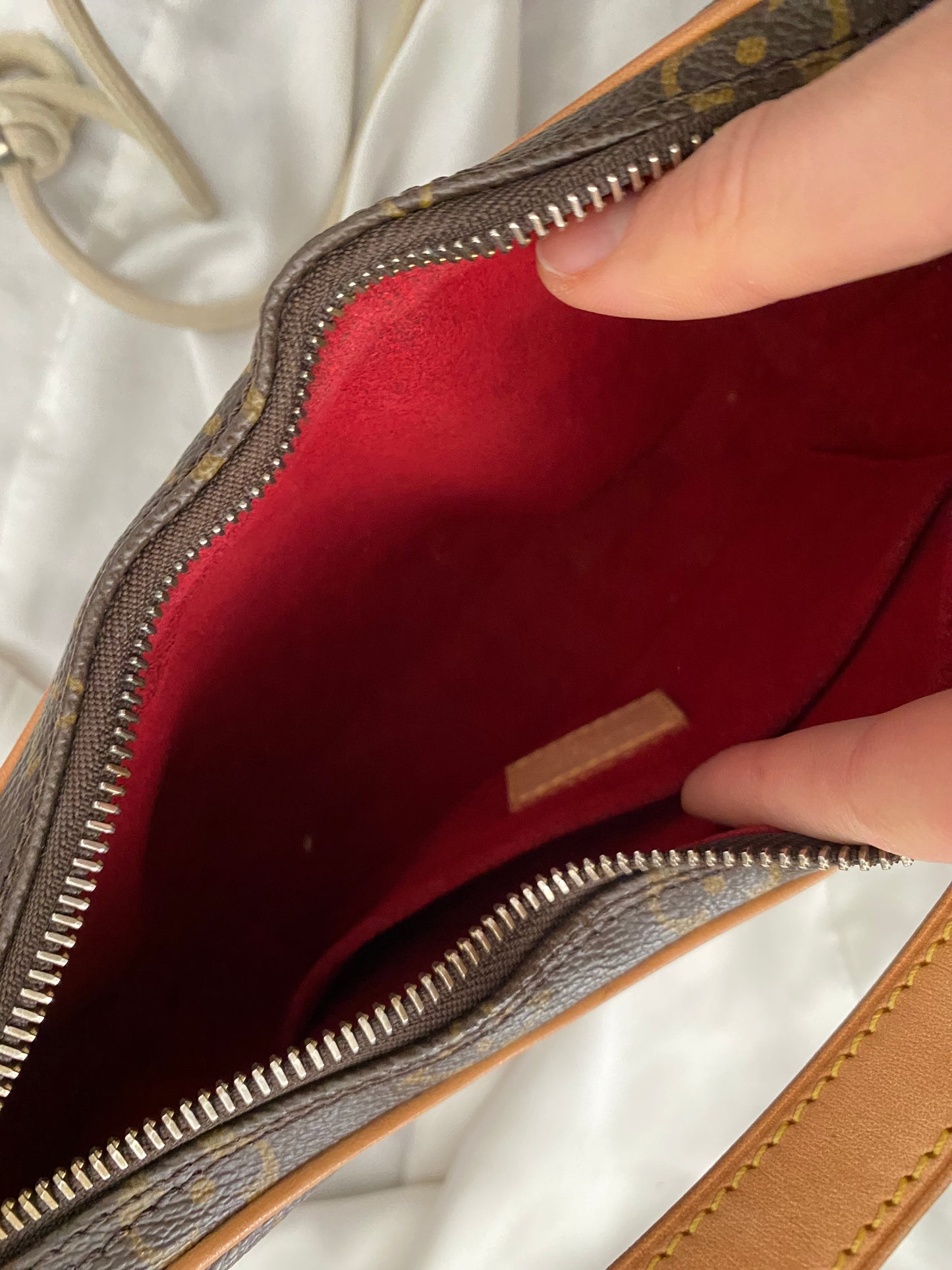 Louis Vuitton croissant pm