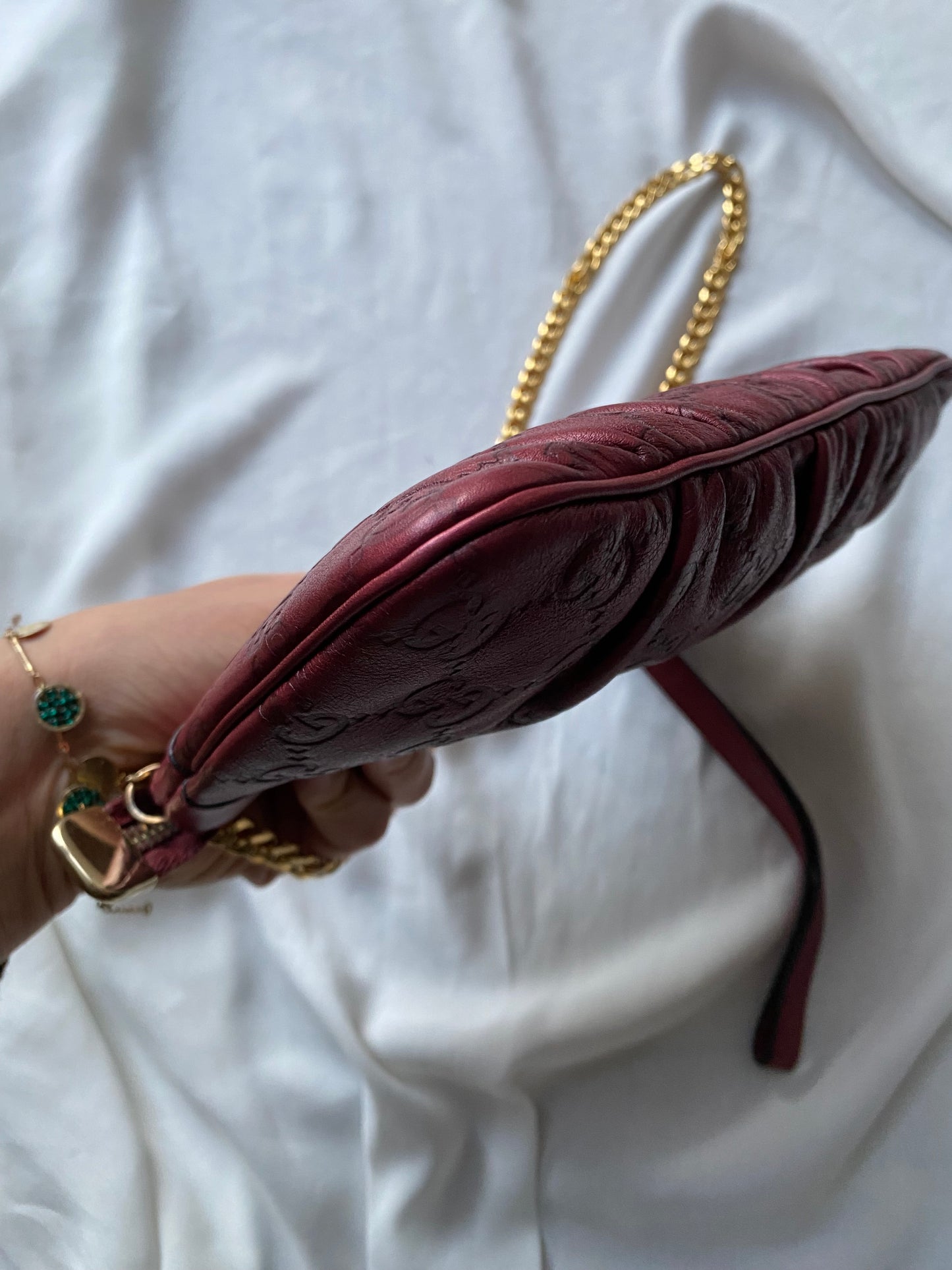 Gucci clutch bag in burgundy with ruby ​​reflections