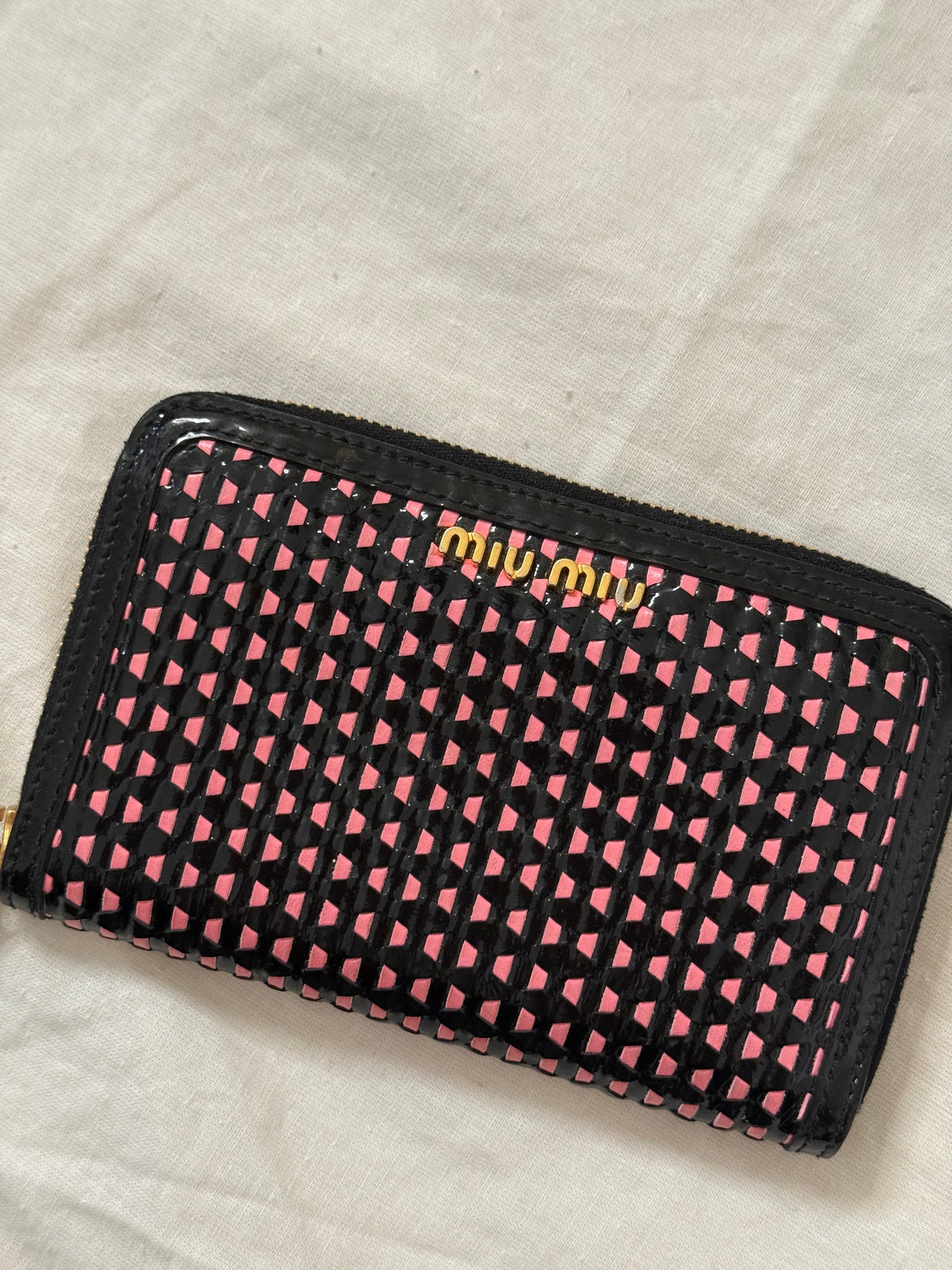Miu miu portafoglio pelle verniciata nero e rosa