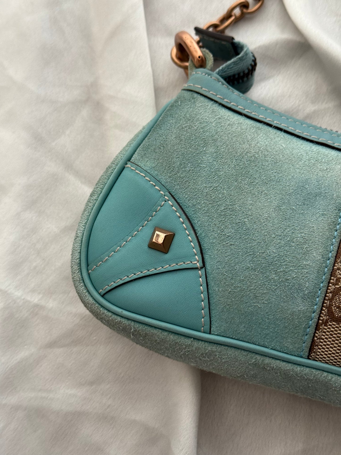 Gucci nailhead pochette azzurro