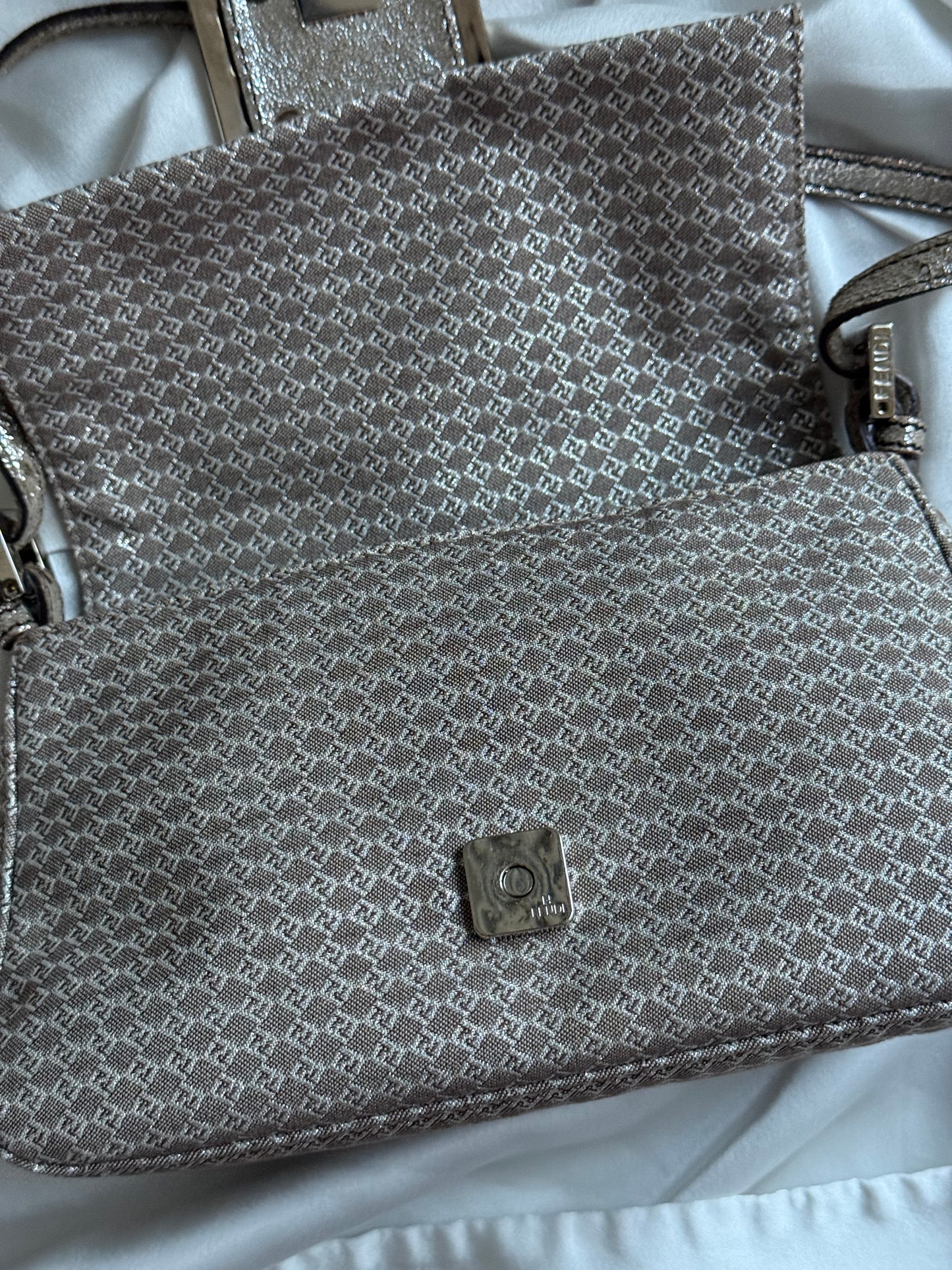 Fendi mini mamma baguette monogram argento
