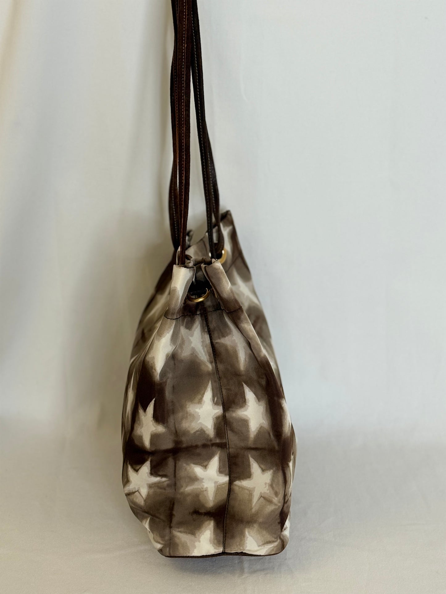 Prada shopping tote stars