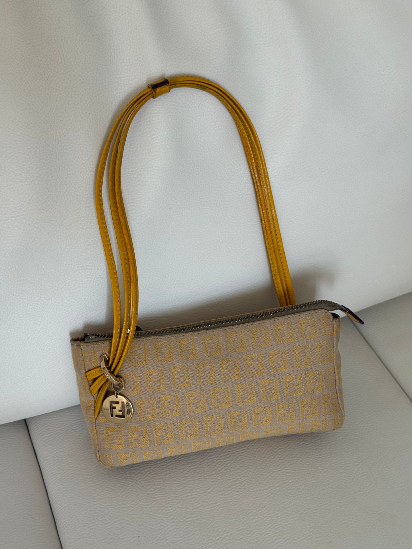 Fendi pochette gold charm triplo manico giallo e beige