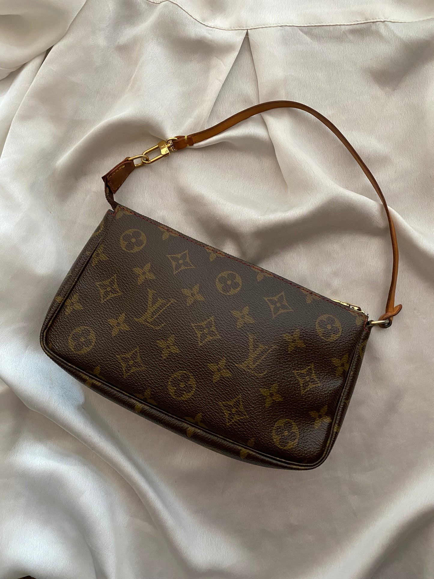 Louis Vuitton pouch accessoire cerises