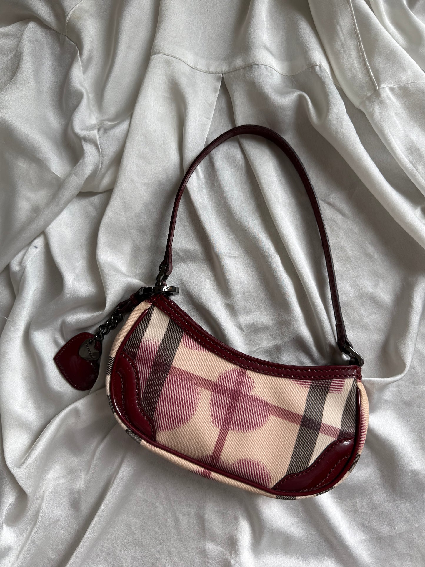 Burberry nova check painted hearts