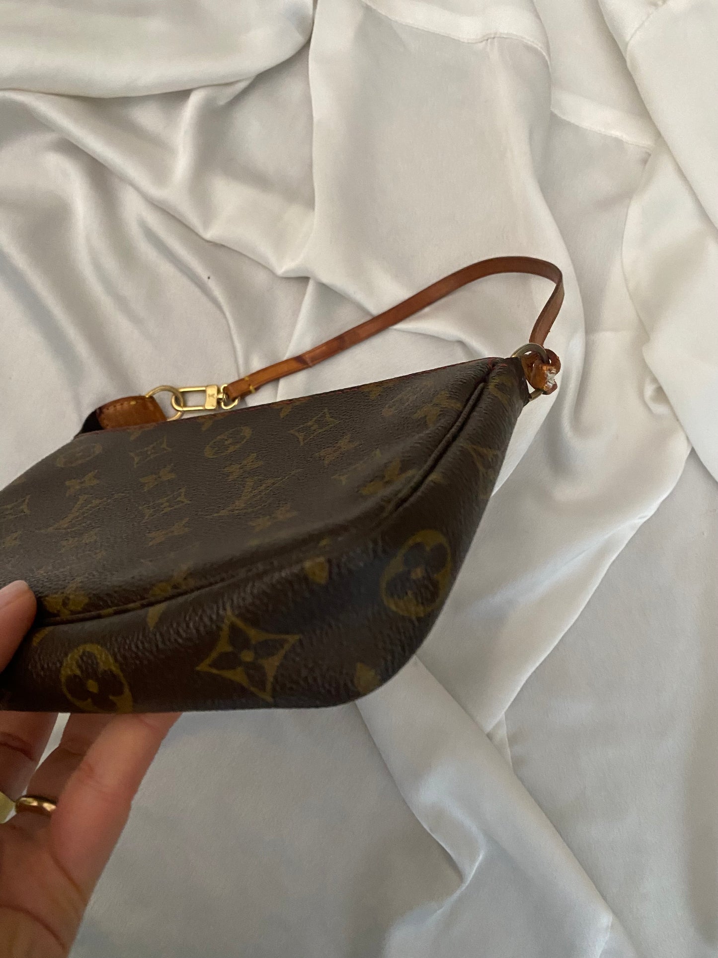 Louis Vuitton pouch accessoire cerises