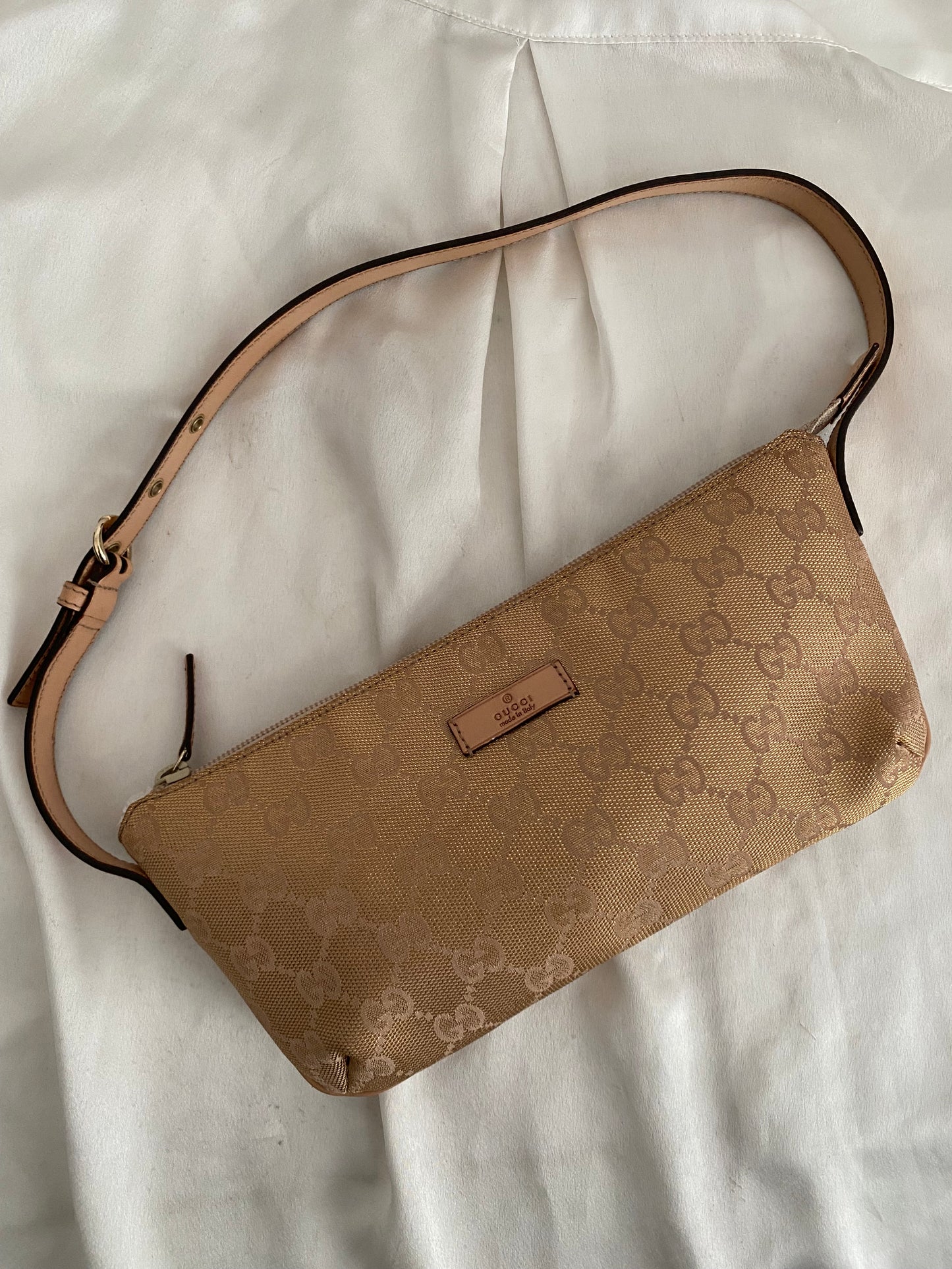 Gucci pretty boat rose gold