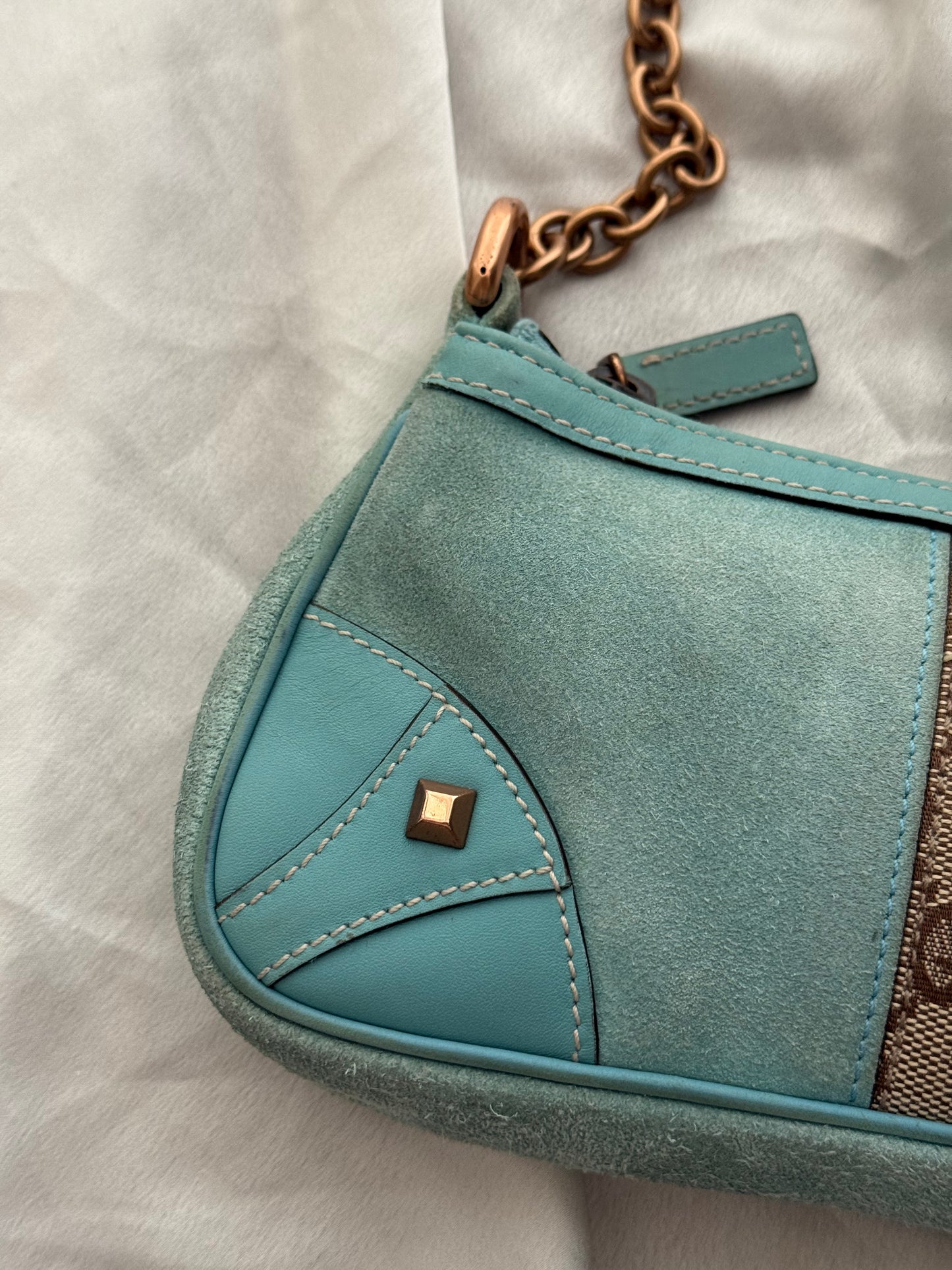 Gucci nailhead pochette azzurro