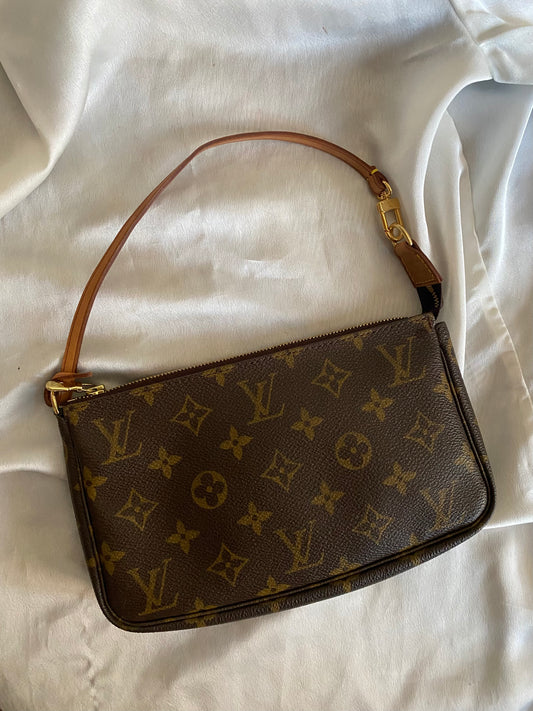 Louis Vuitton pochette accessoire classic monogram excellent condition