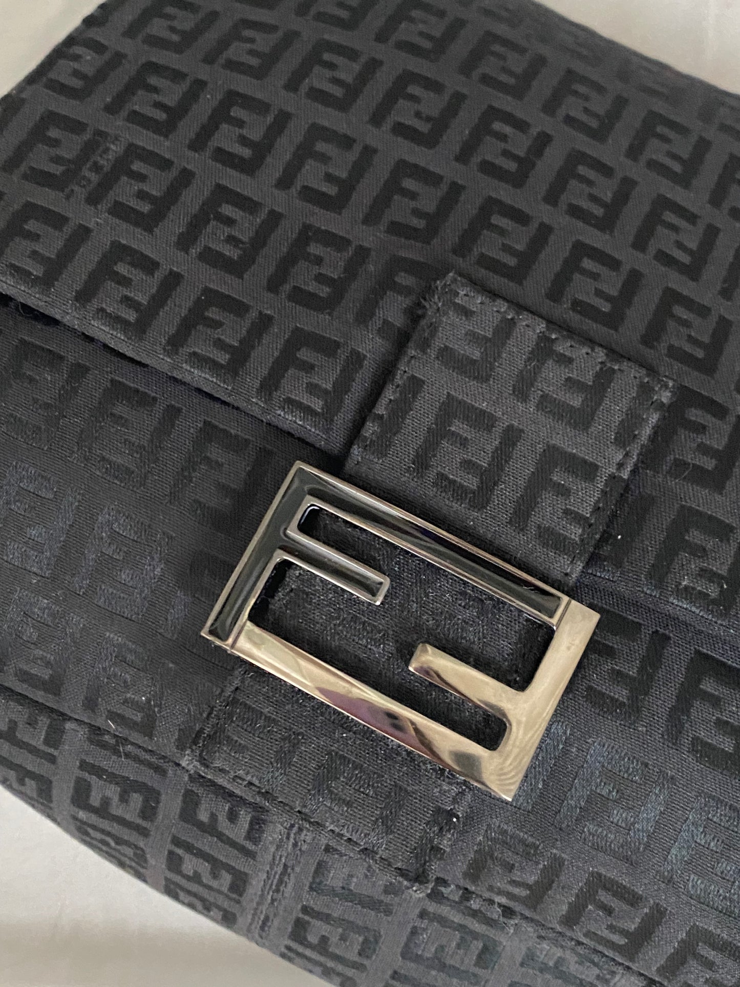 Fendi mom baguette zucchini black