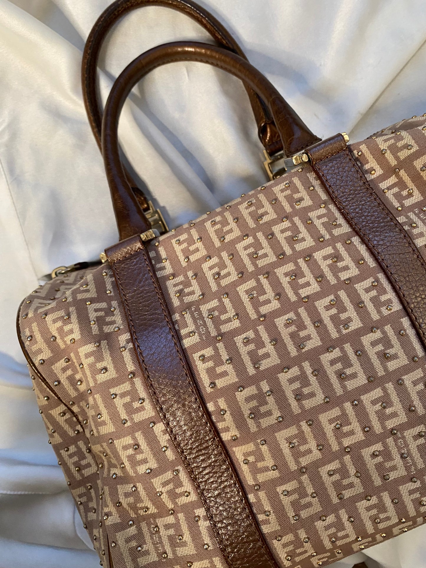 Fendi bauletto forever studs monogram zucchino cipria