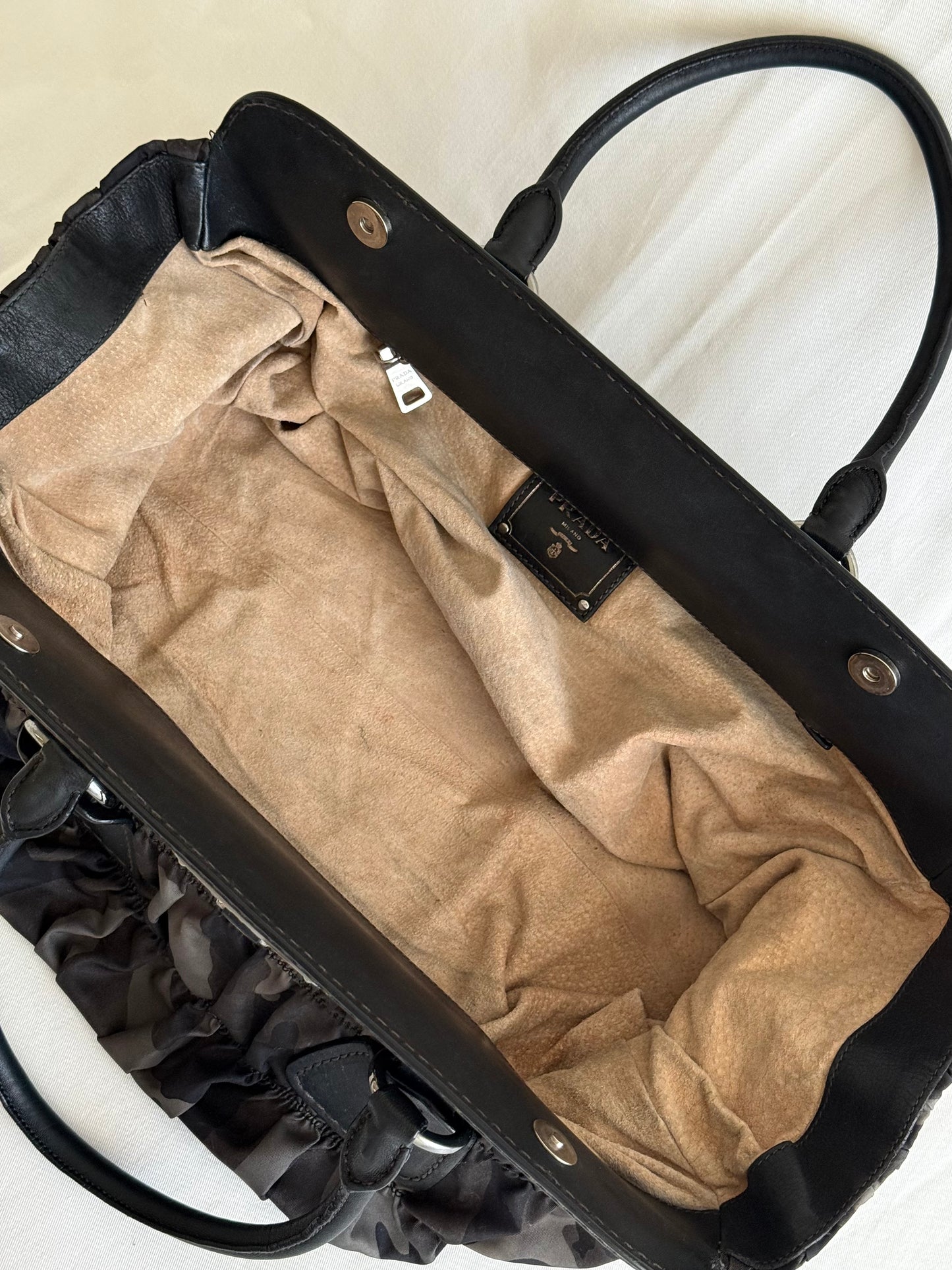 Prada shopping camo fumo