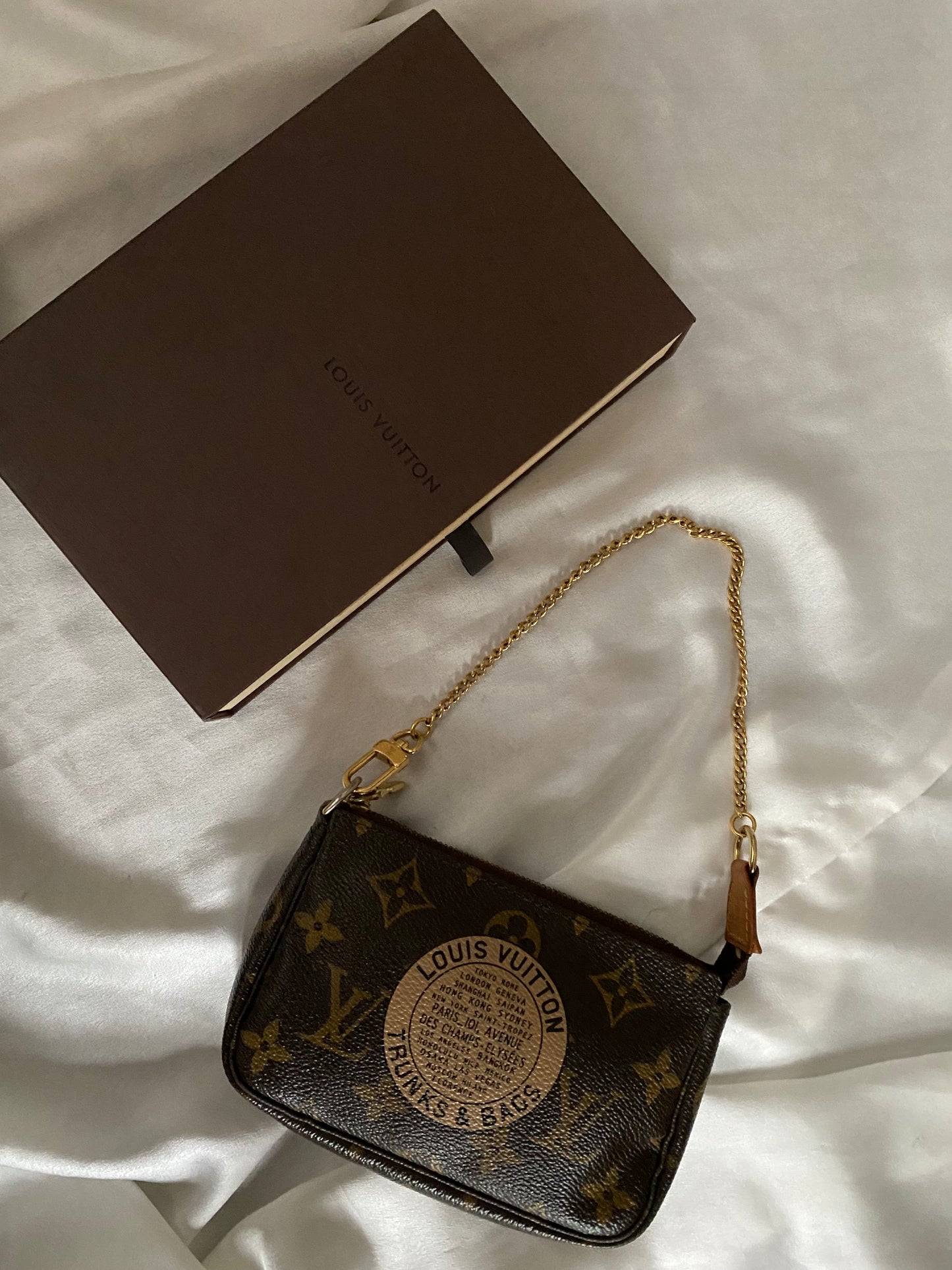 Louis Vuitton mini clutch bag accessoire ed. Trunks &amp; Bags Limited