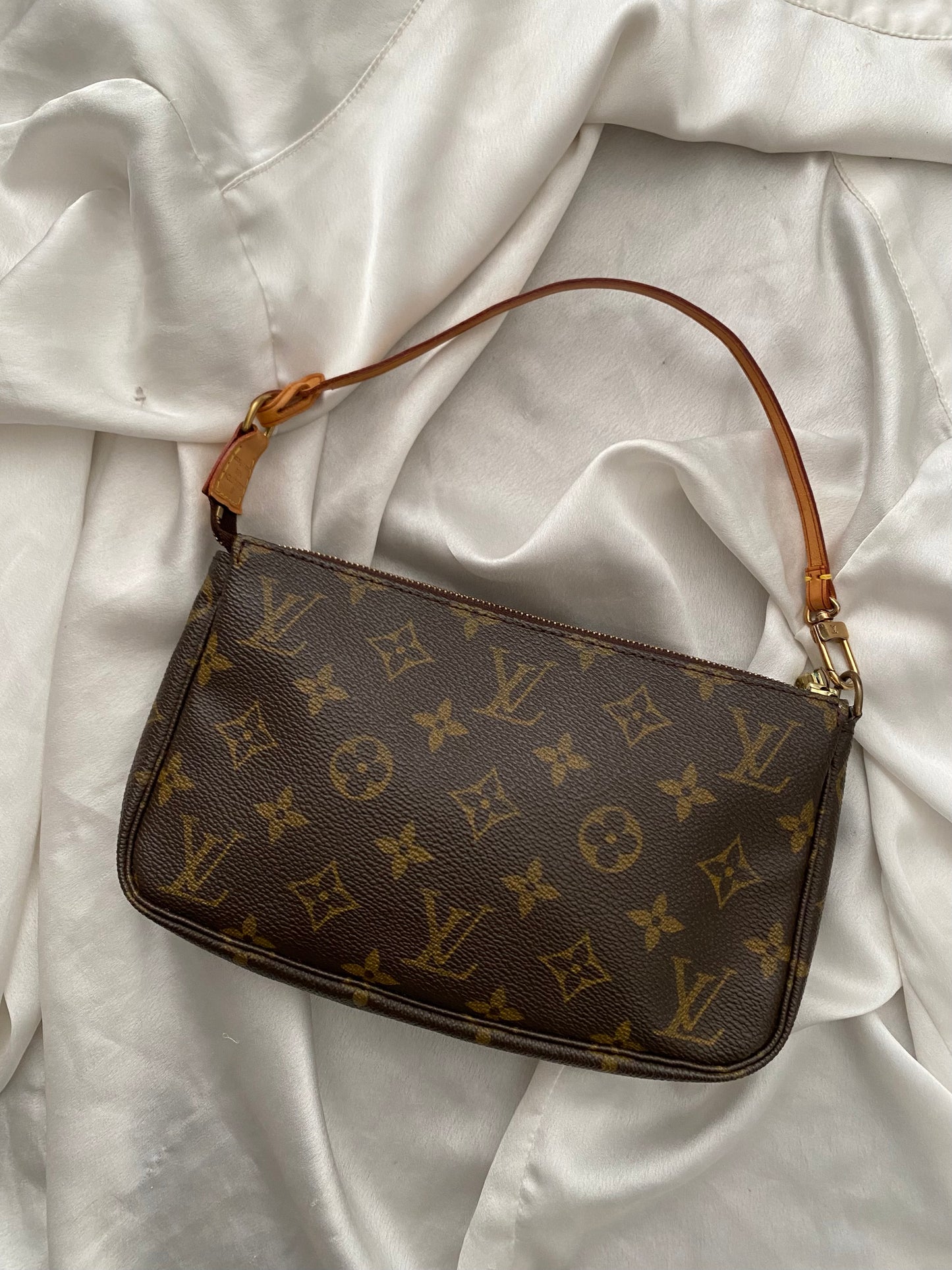 Louis Vuitton pochette accessoire ottime condizioni