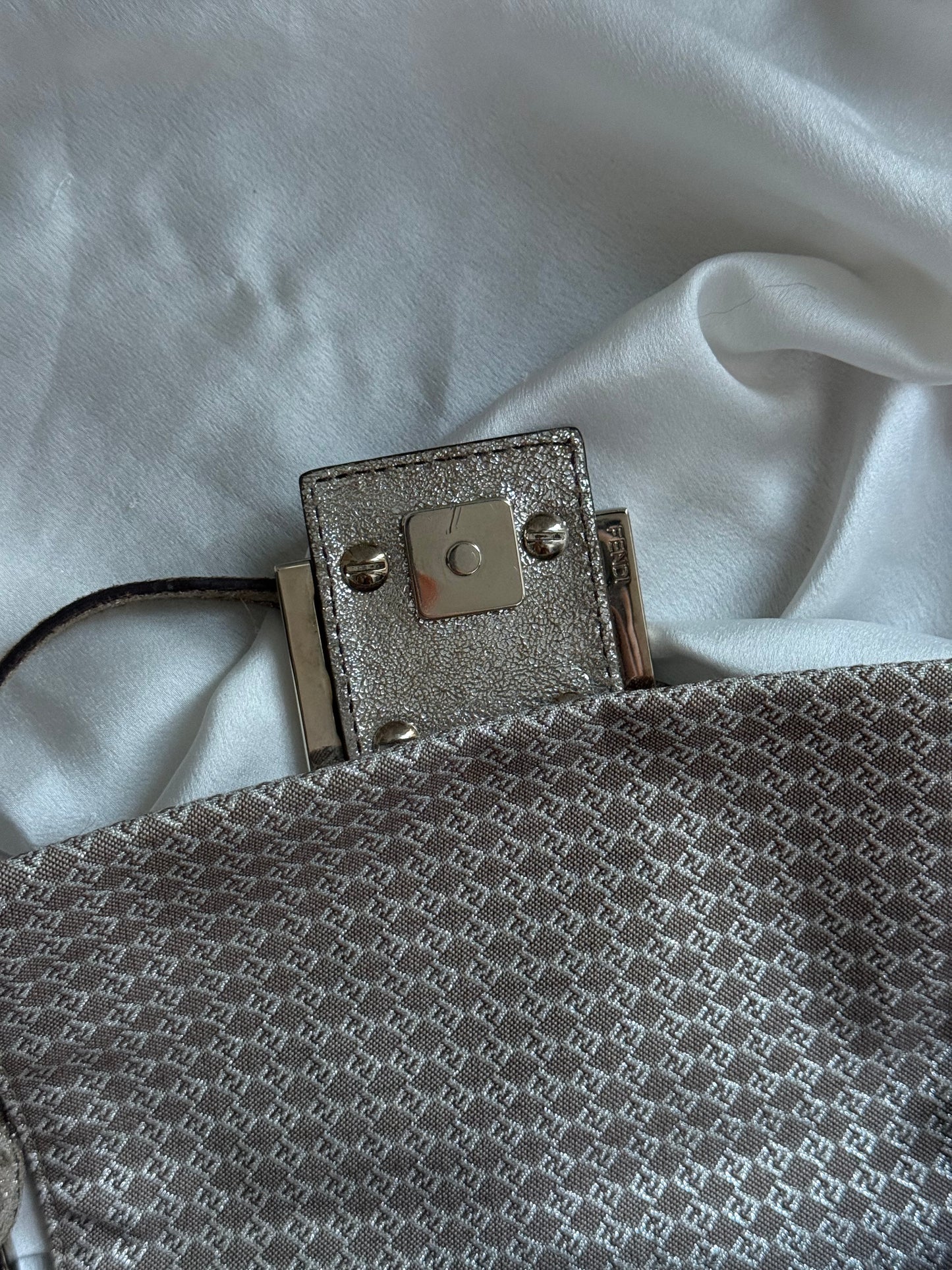 Fendi mini mamma baguette monogram argento