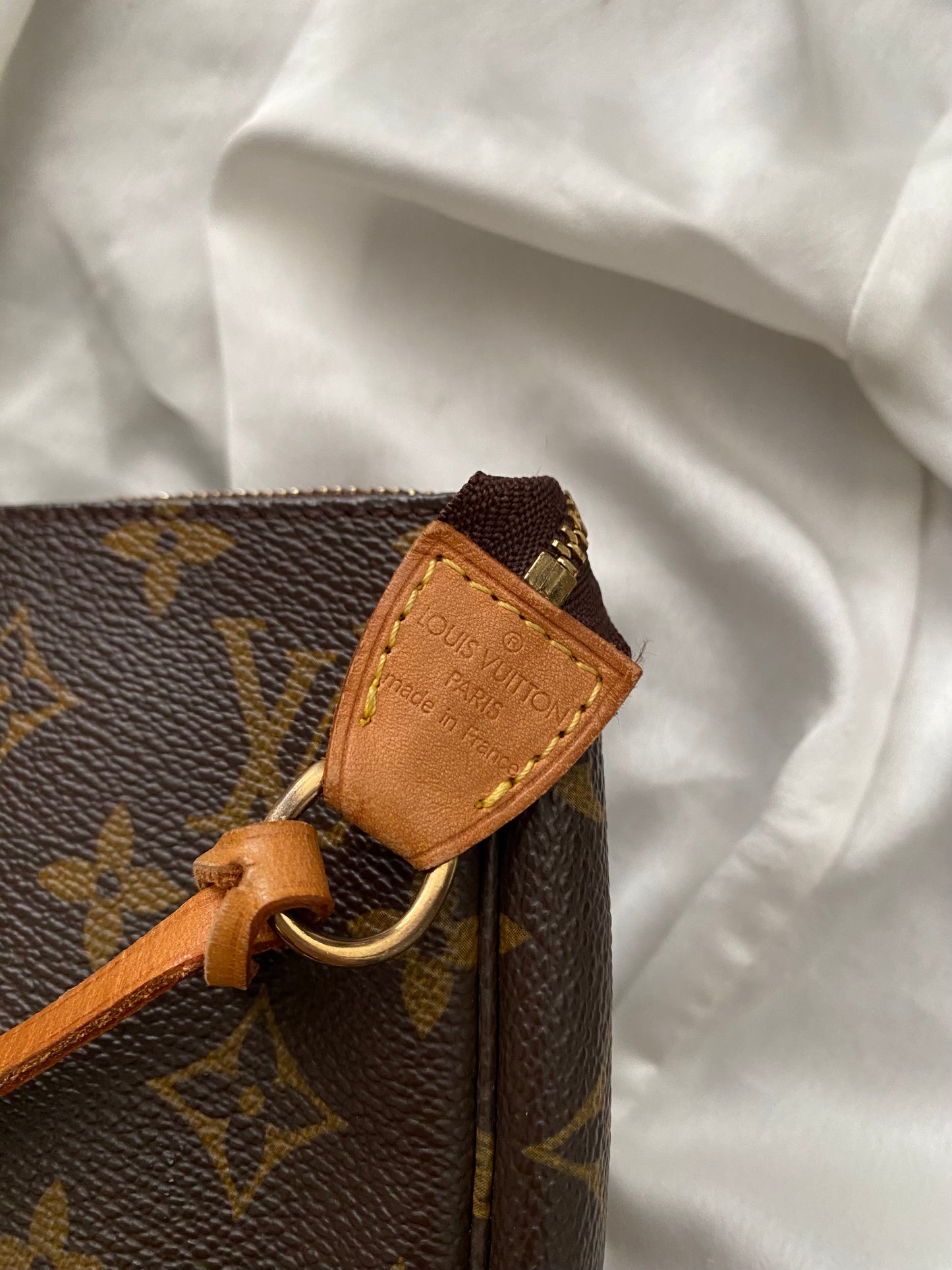 Louis Vuitton pochette accessoire monogram miele