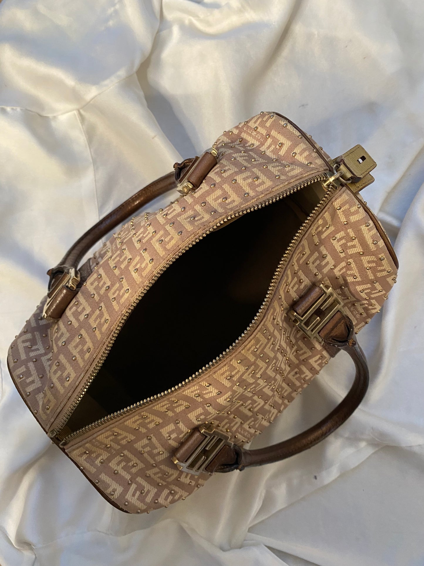 Fendi bauletto forever studs monogram zucchino cipria