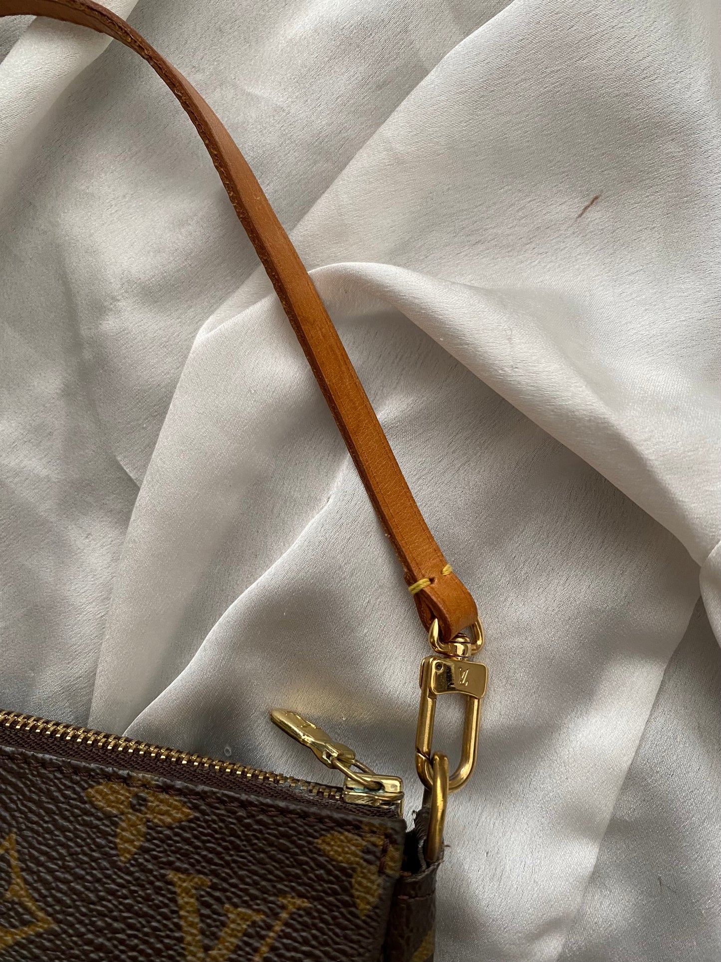 Louis Vuitton pochette accessoire monogram miele