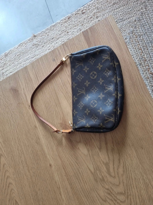 Louis Vuitton classic monogram accessory clutch bag
