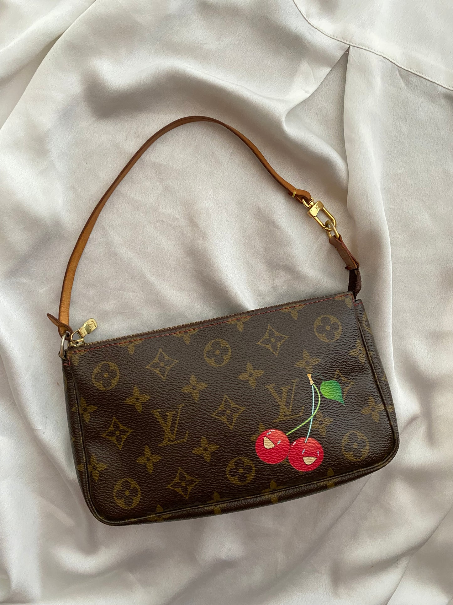 Louis Vuitton pouch accessoire cerises
