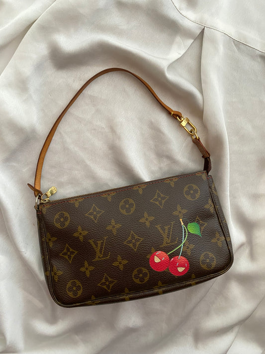 Louis Vuitton pouch accessoire cerises