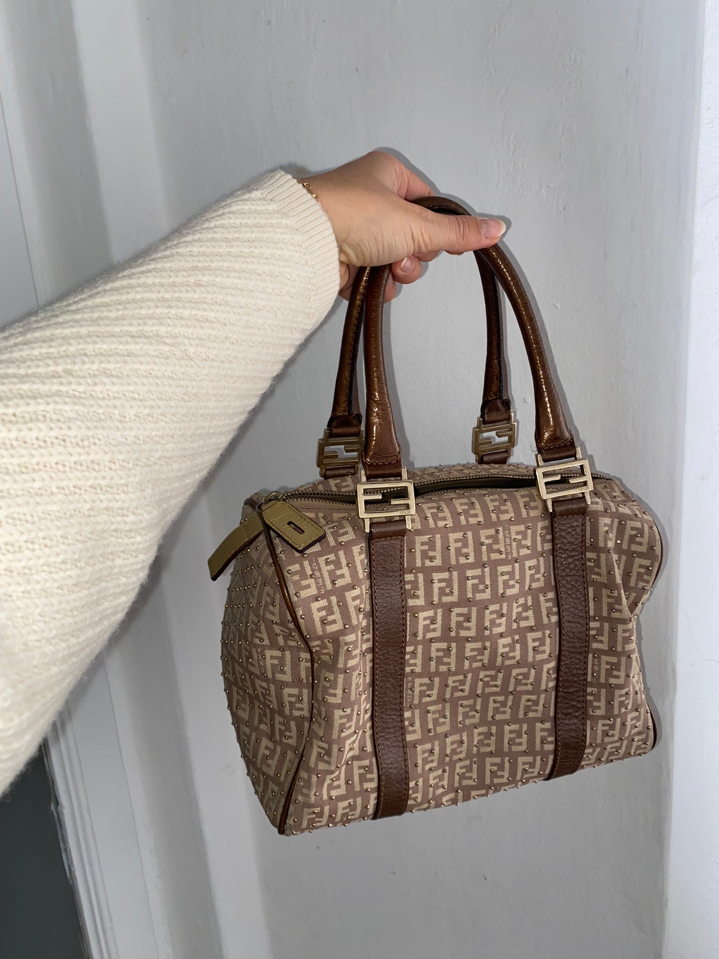 Fendi bauletto forever studs monogram zucchino cipria