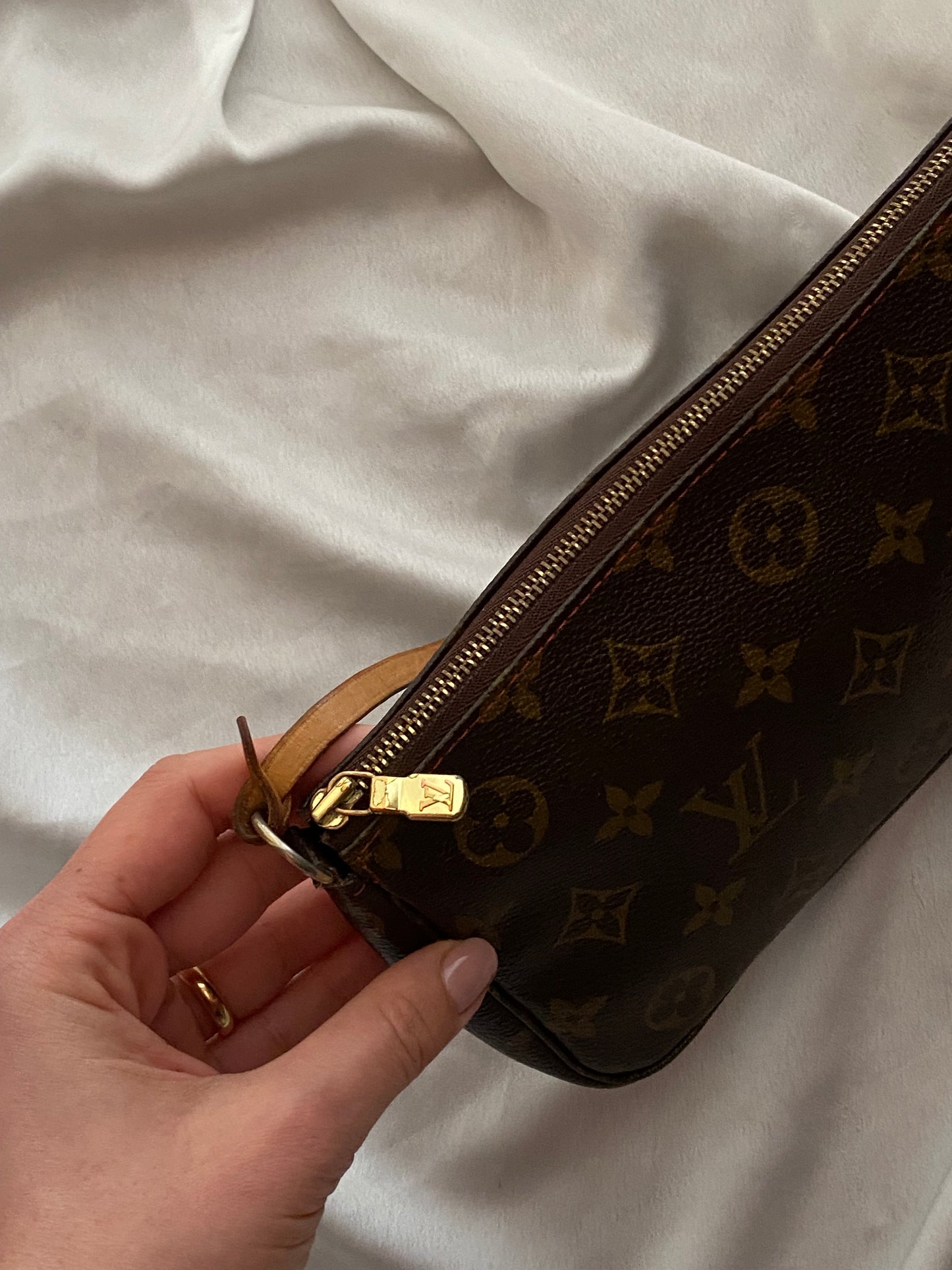 Louis Vuitton pouch accessoire cerises