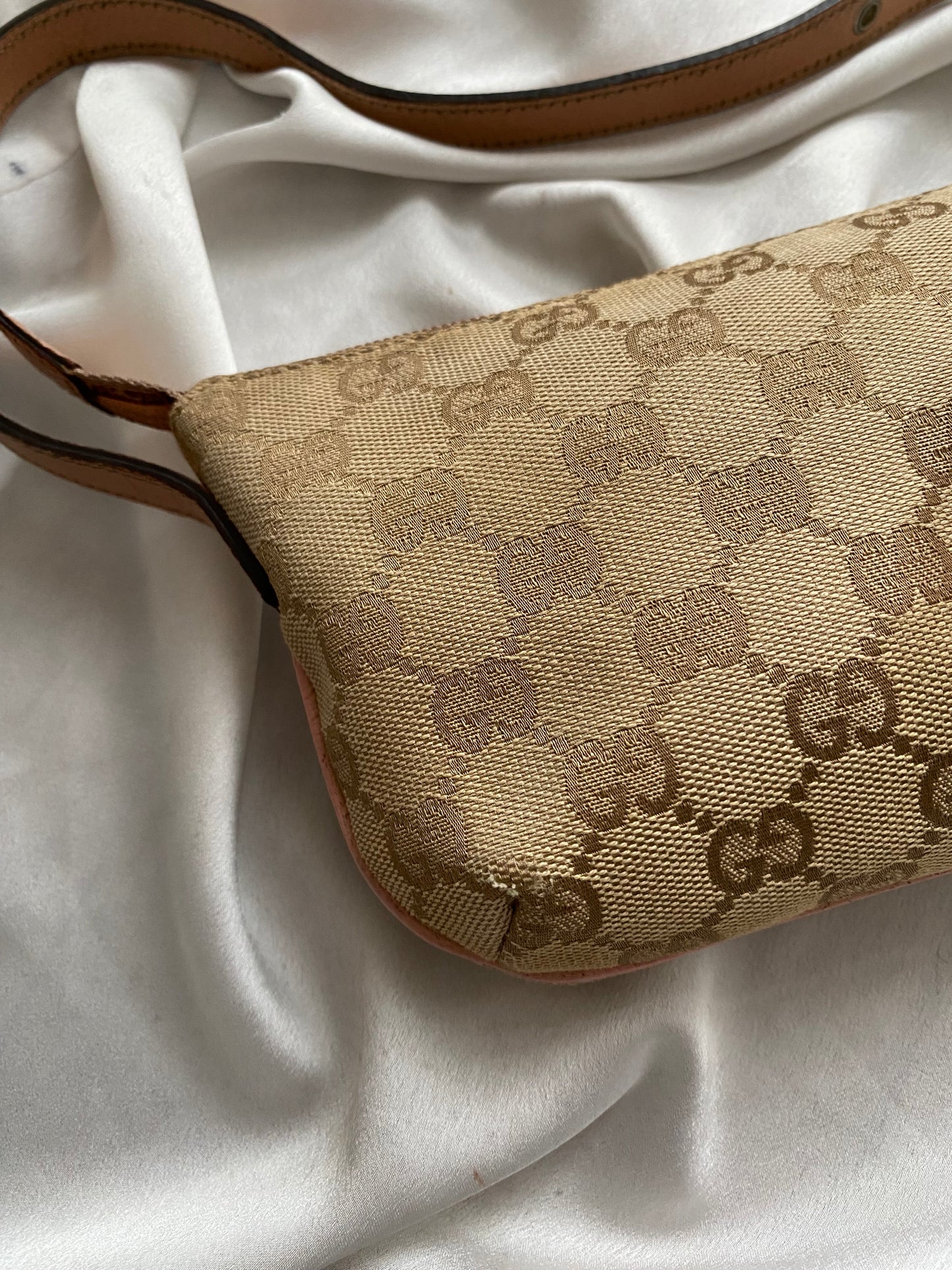 Gucci pretty boat pink hammered leather