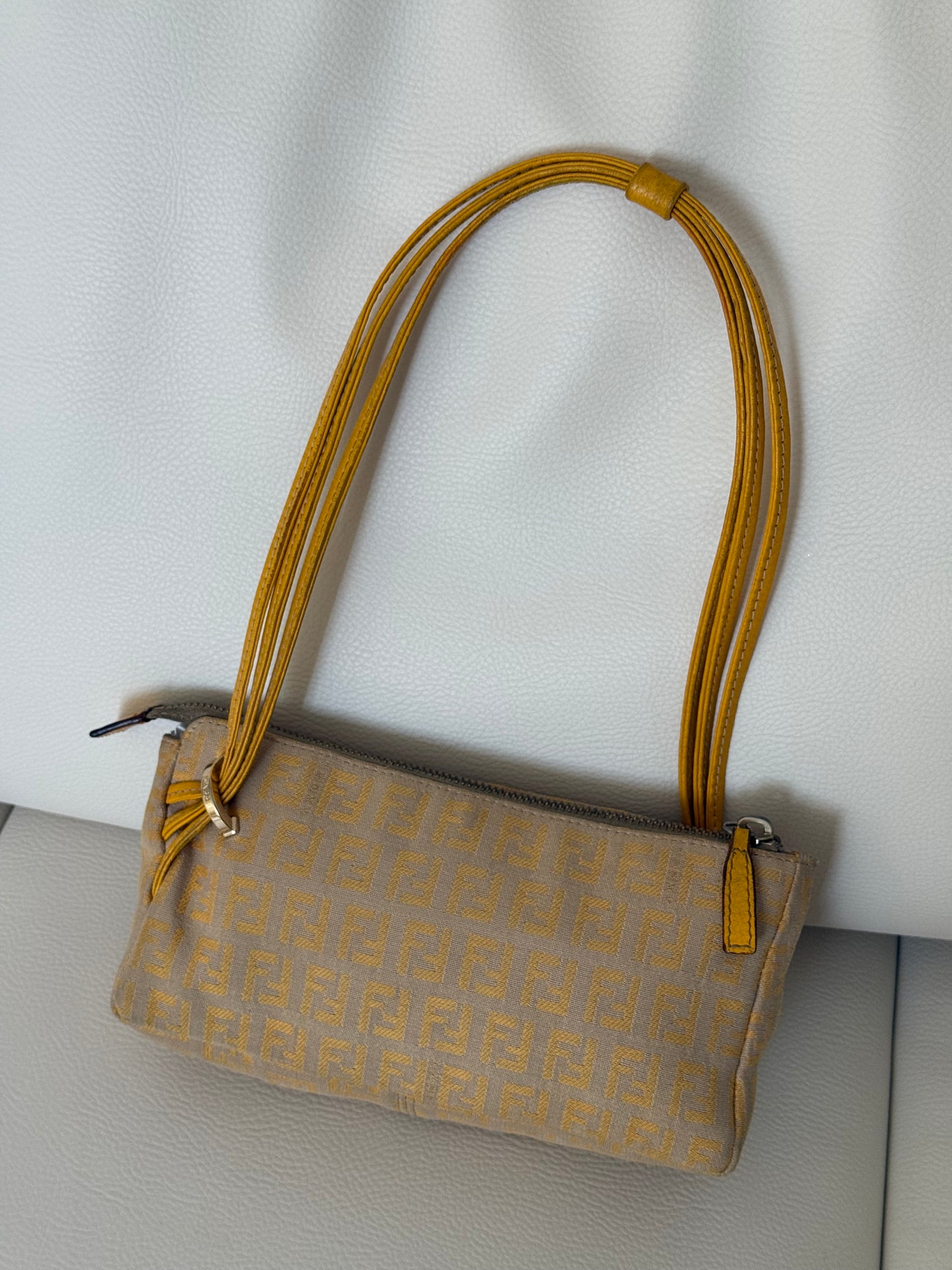 Fendi pochette gold charm triplo manico giallo e beige