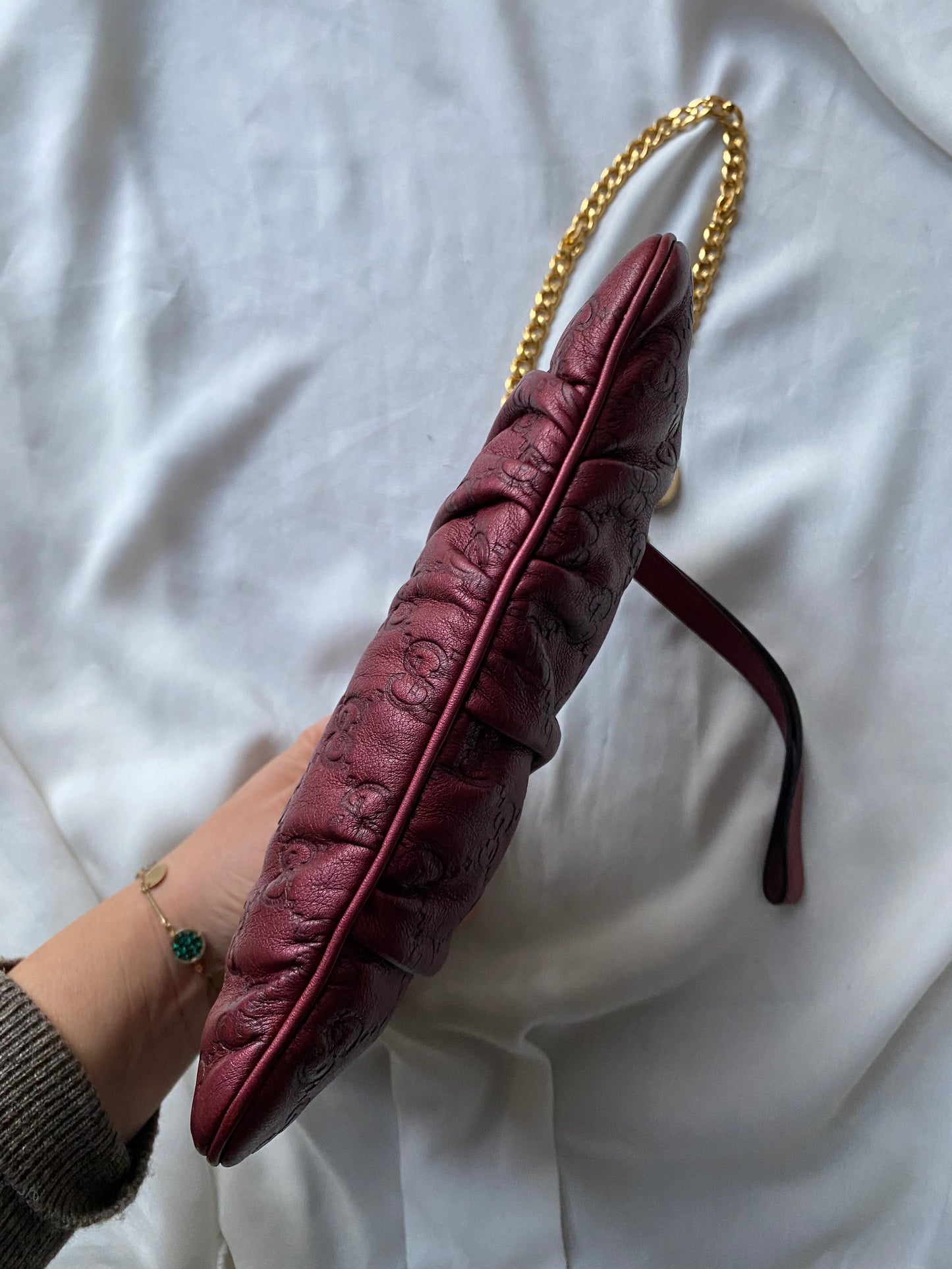 Gucci clutch bag in burgundy with ruby ​​reflections