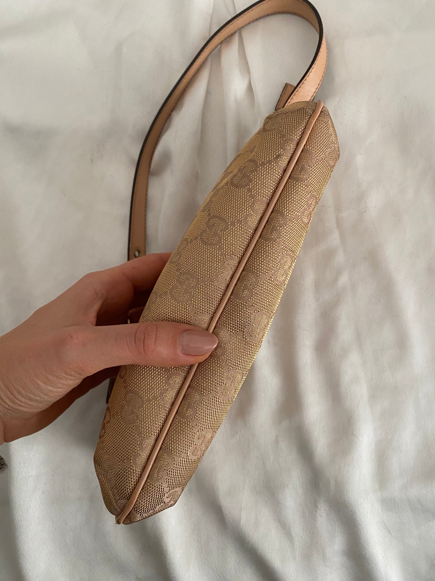 Gucci pretty boat rose gold
