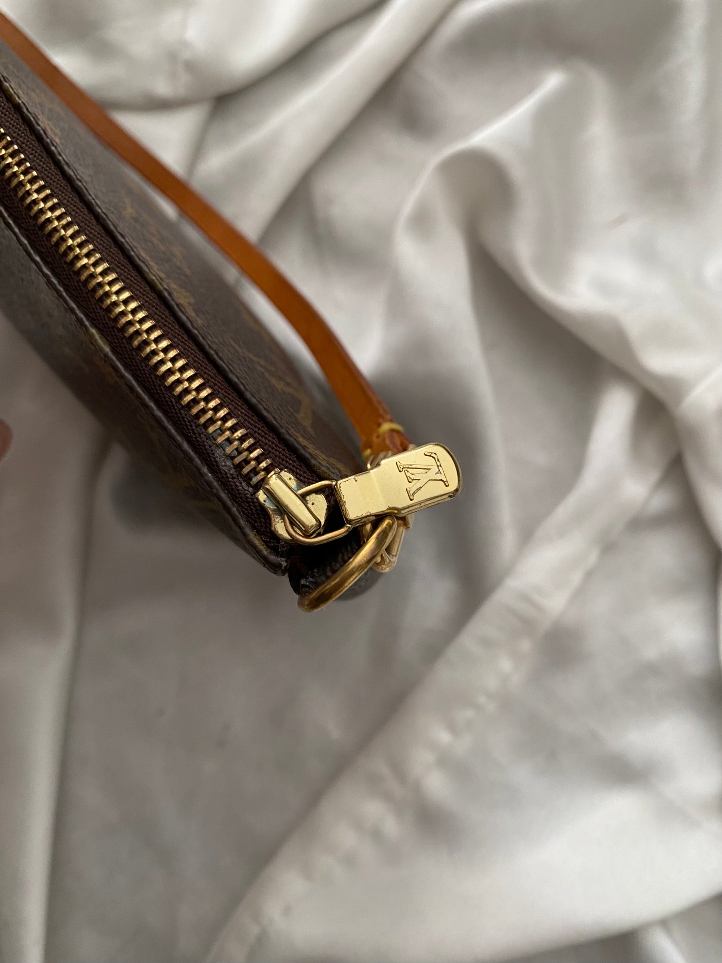 Louis Vuitton pochette accessoire monogram miele