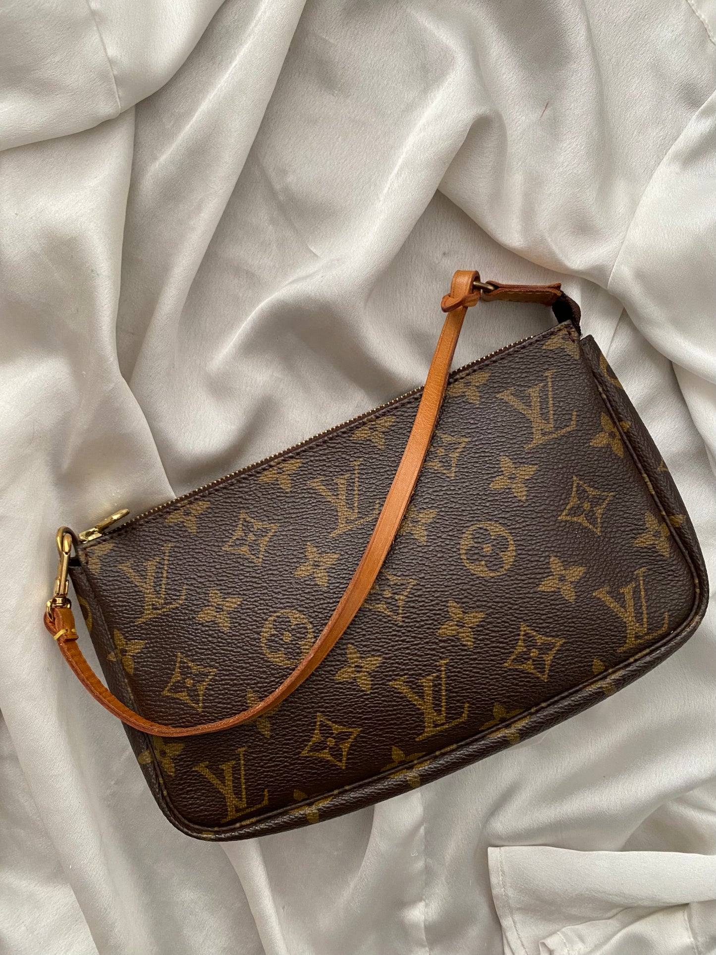 Louis Vuitton pochette accessoire monogram miele