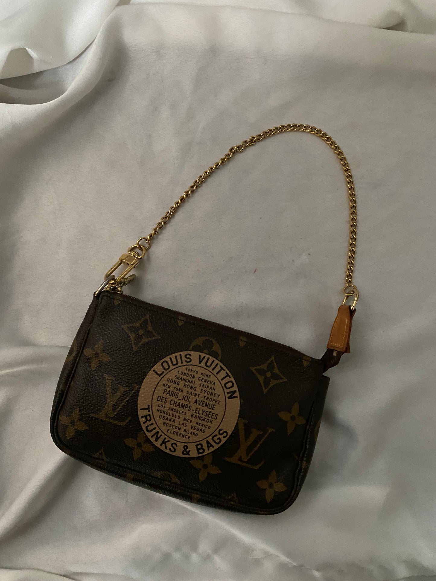 Louis Vuitton mini clutch bag accessoire ed. Trunks &amp; Bags Limited