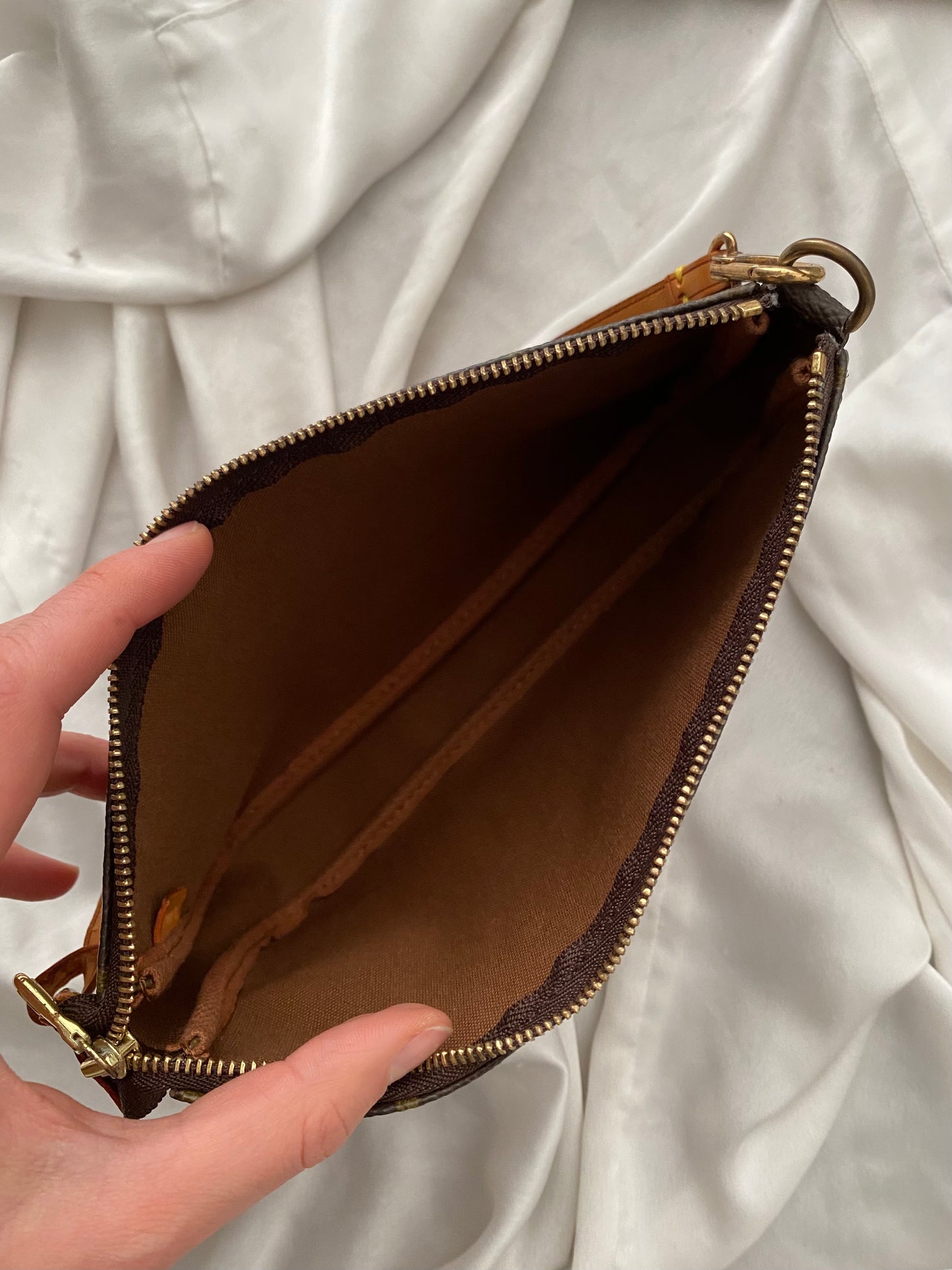 Louis Vuitton pochette accessoire ottime condizioni