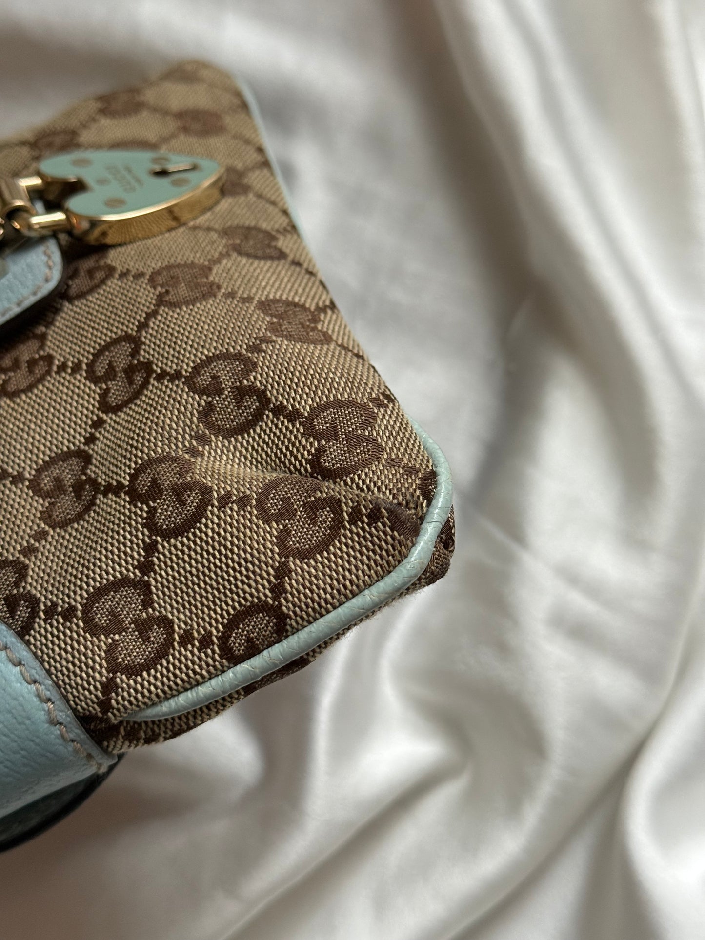 Gucci pochette monogram heartlock light blue