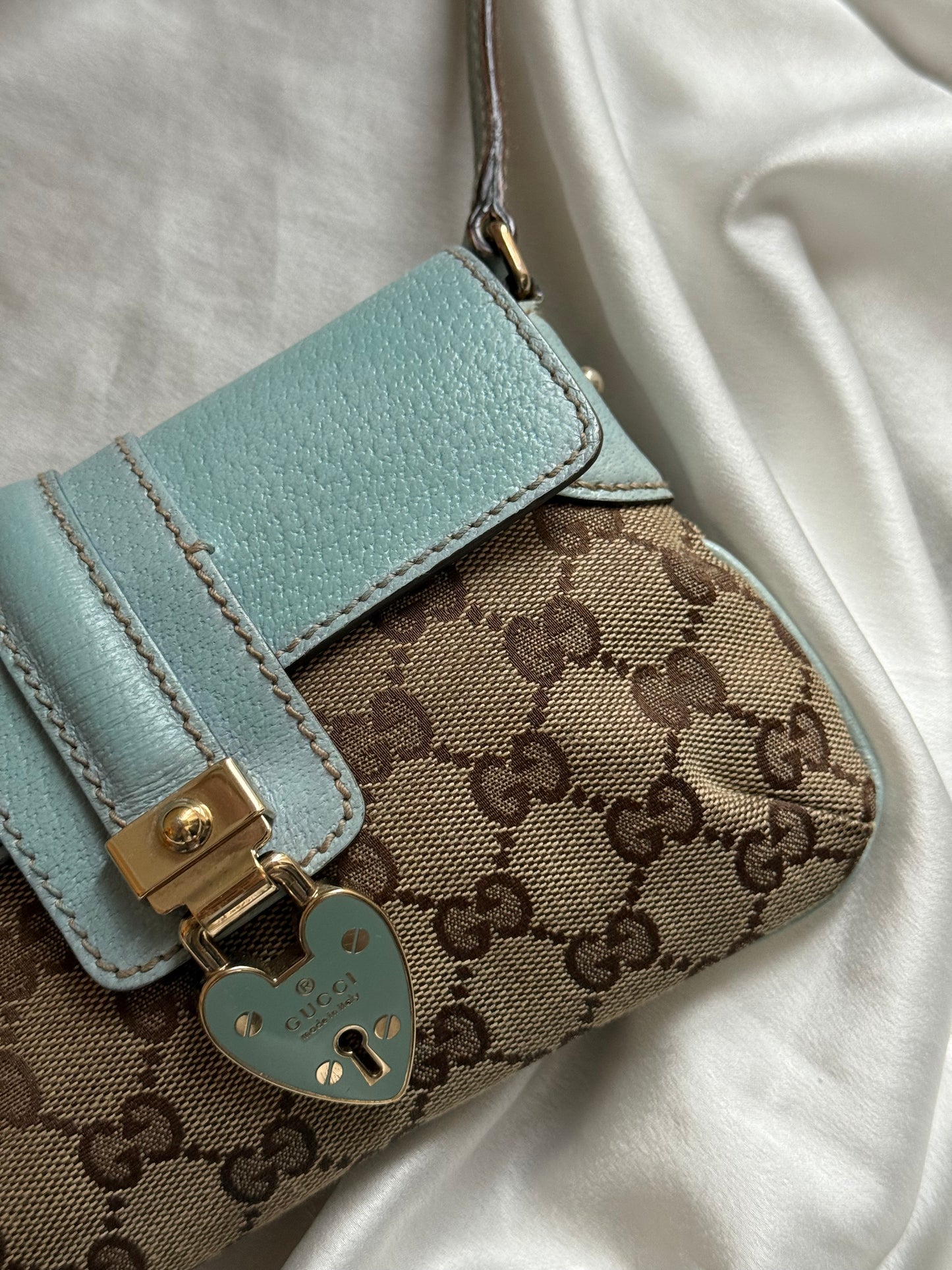 Gucci pochette monogram heartlock light blue